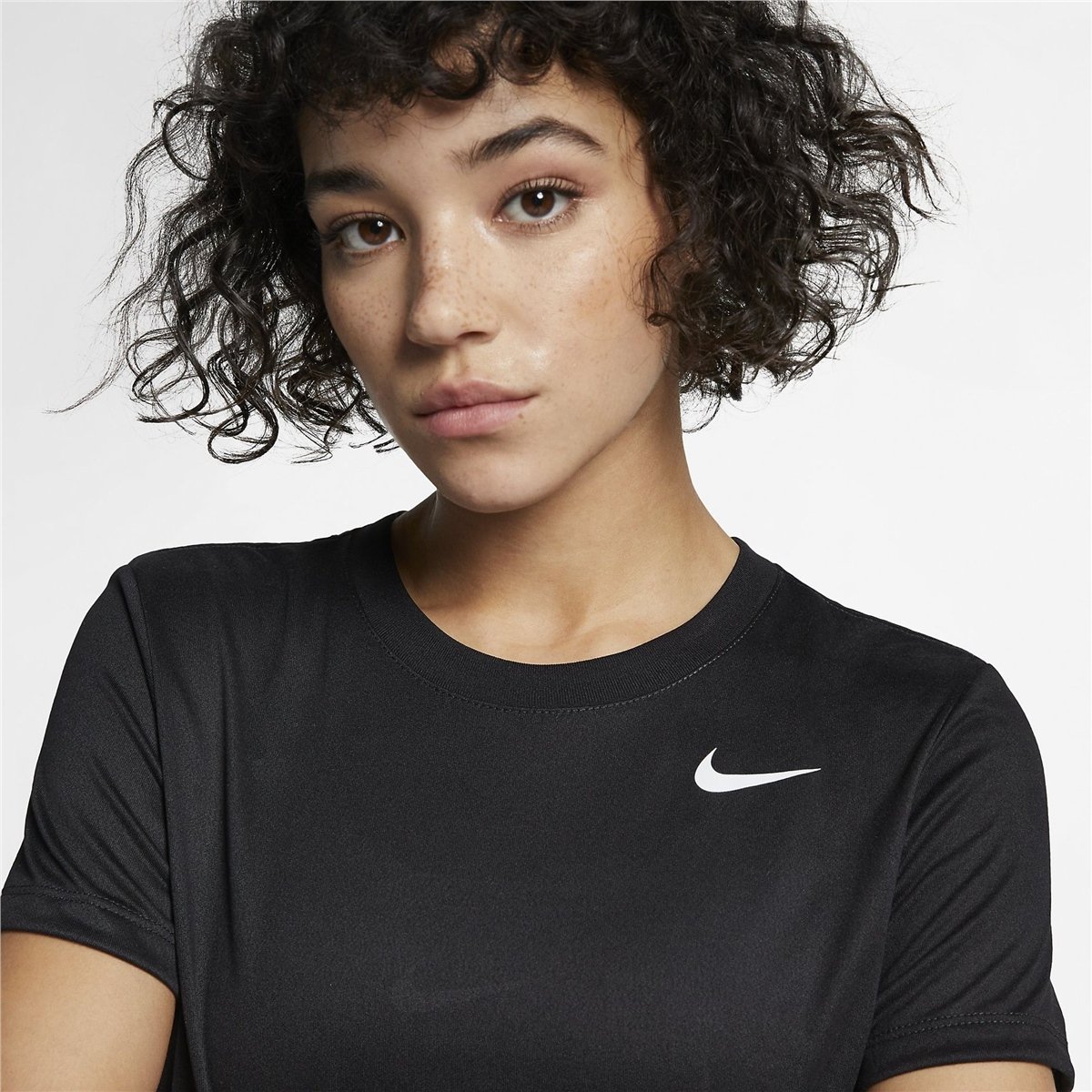 Nike Dri-FIT Legend Crew Kadın Tişört