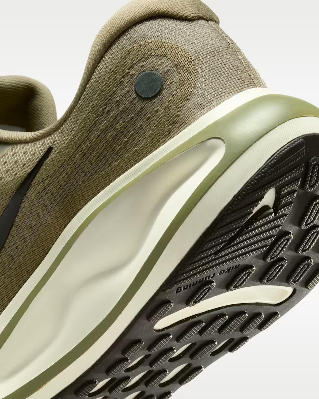 NIKE JOURNEY RUN - CAMEL/KAHVE