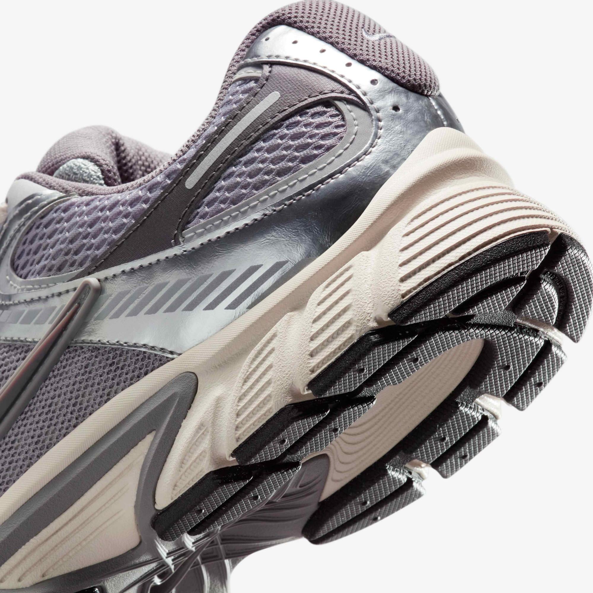 NIKE V5 RNR - GRİ