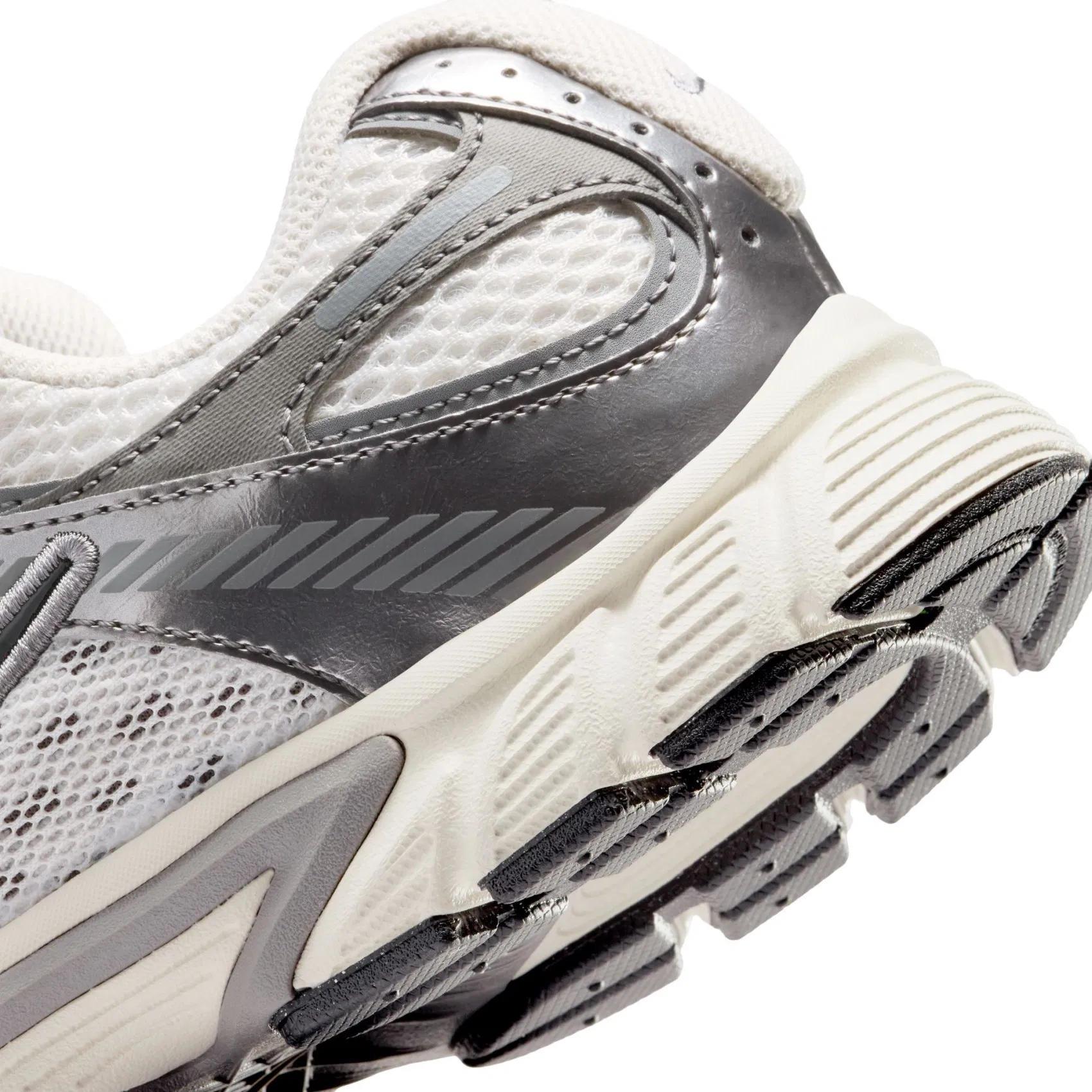 NIKE V5 RNR (GS) - GRİ