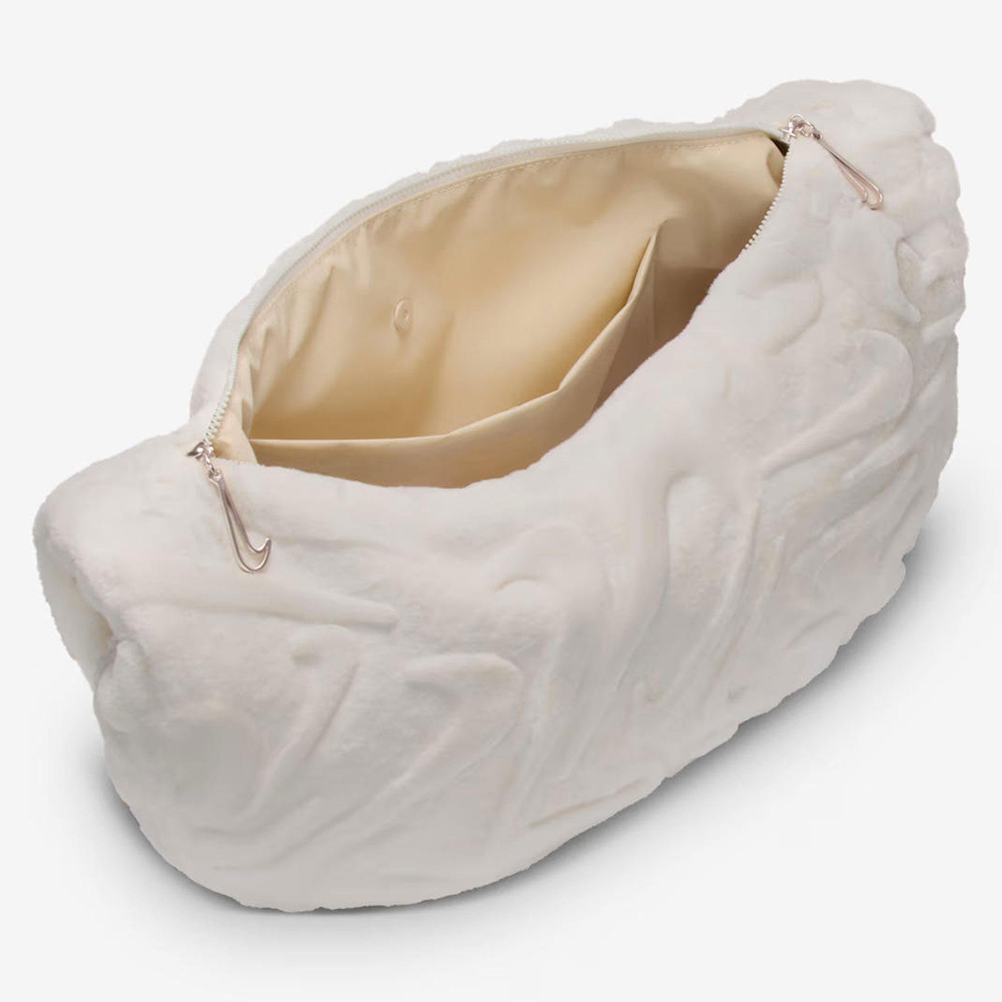 NK NSW FX FUR SLOUCHY BAG - SARI