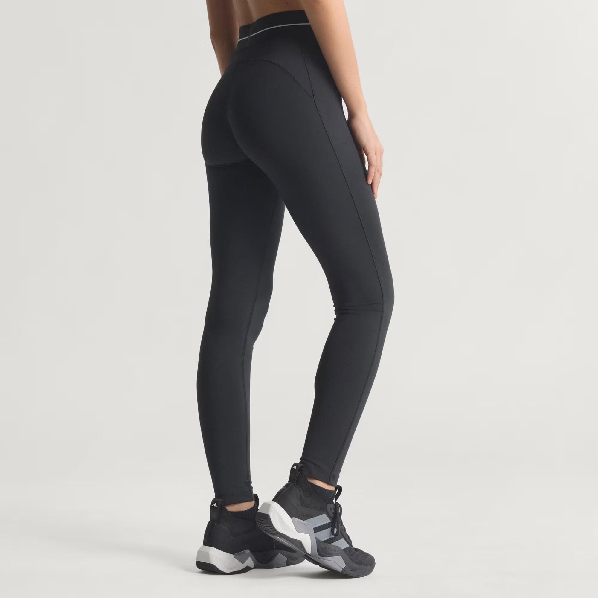 Q1 HYG 1/1 L - ADIDAS SIYAH