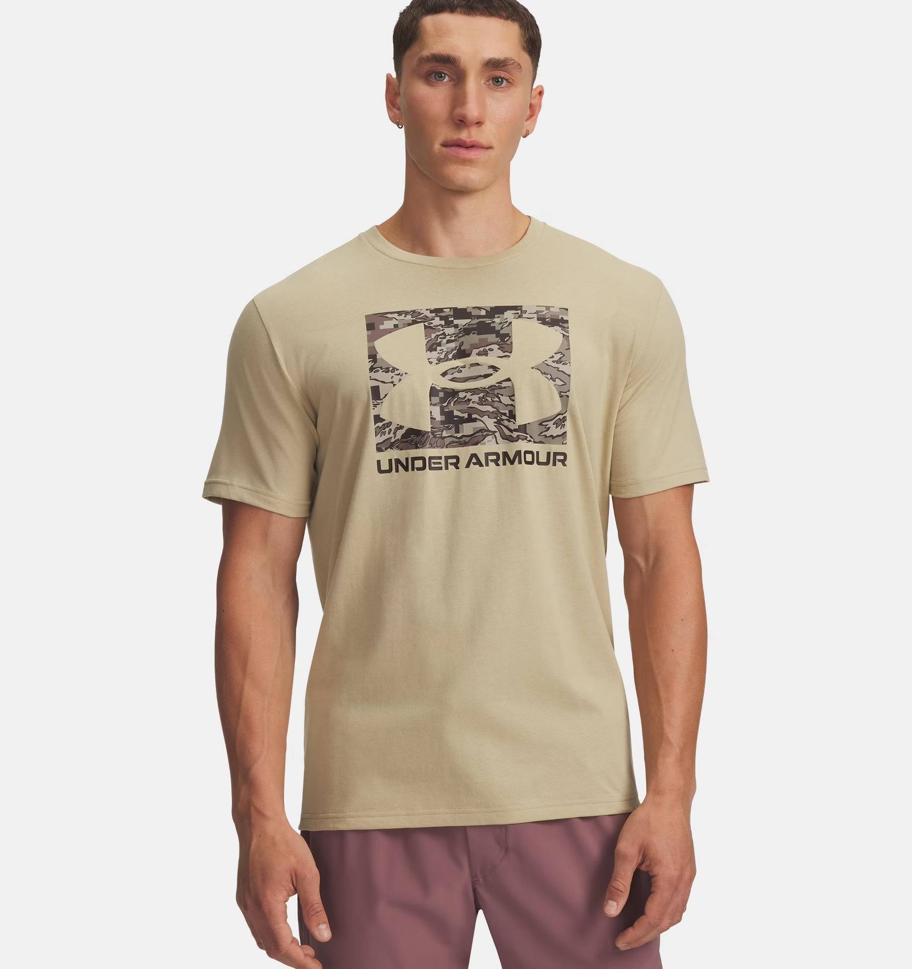 UA ABC CAMO BOXED LOGO SS - KARAMEL/KAHVE