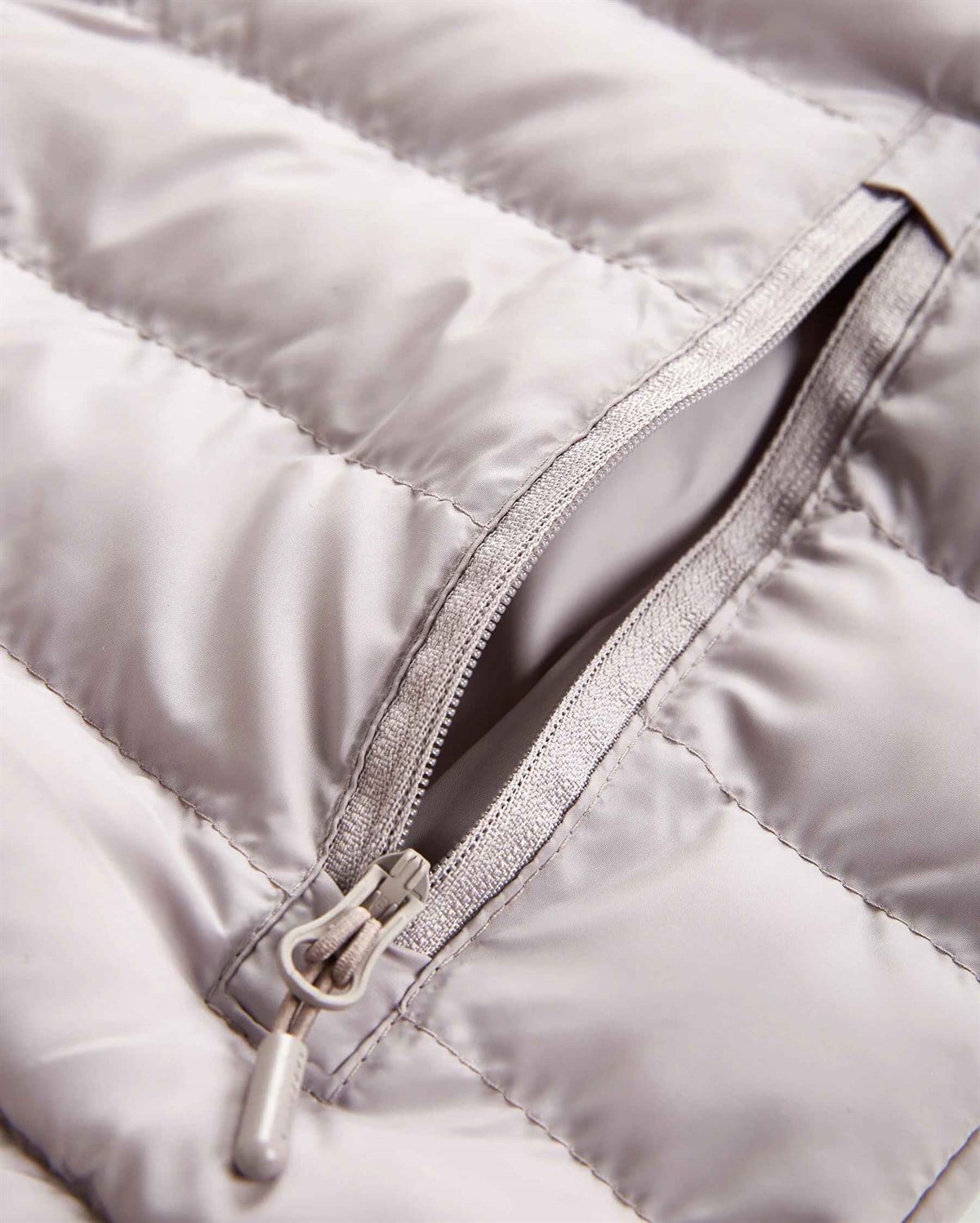 W Essential Vest - LAC/KIR/LAC