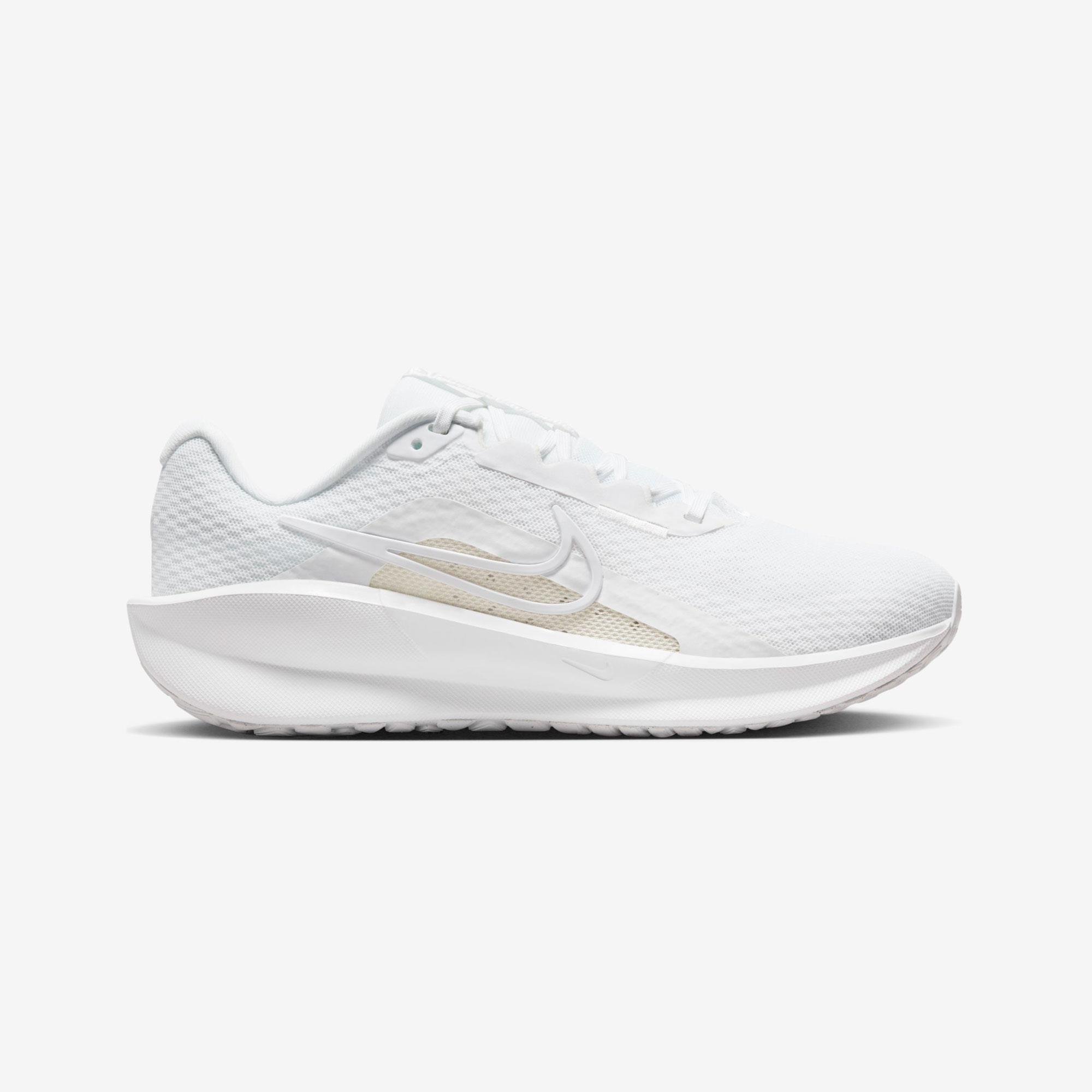 W NIKE DOWNSHIFTER 13 - ORANJ