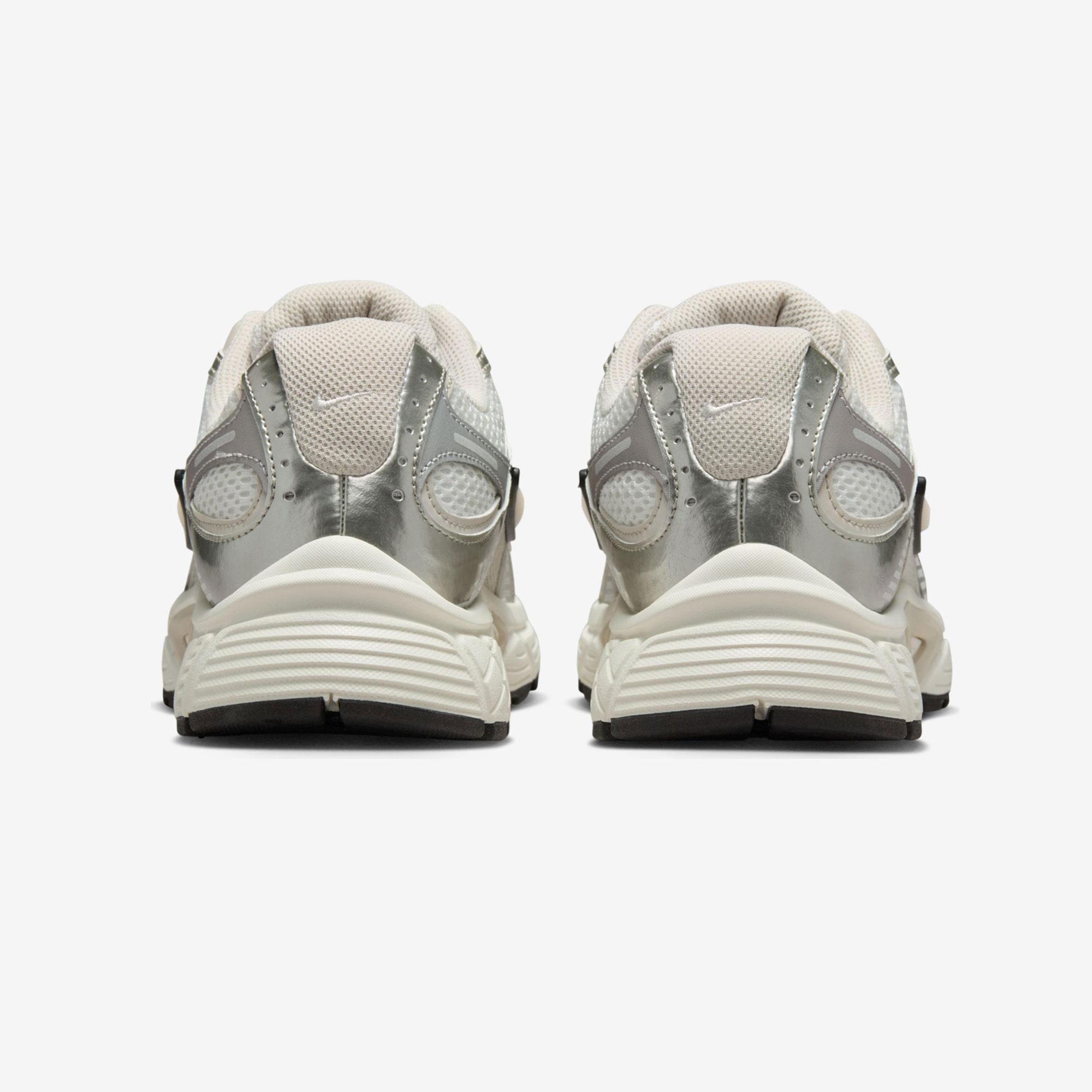 W NIKE V5 RNR - PORTAKAL