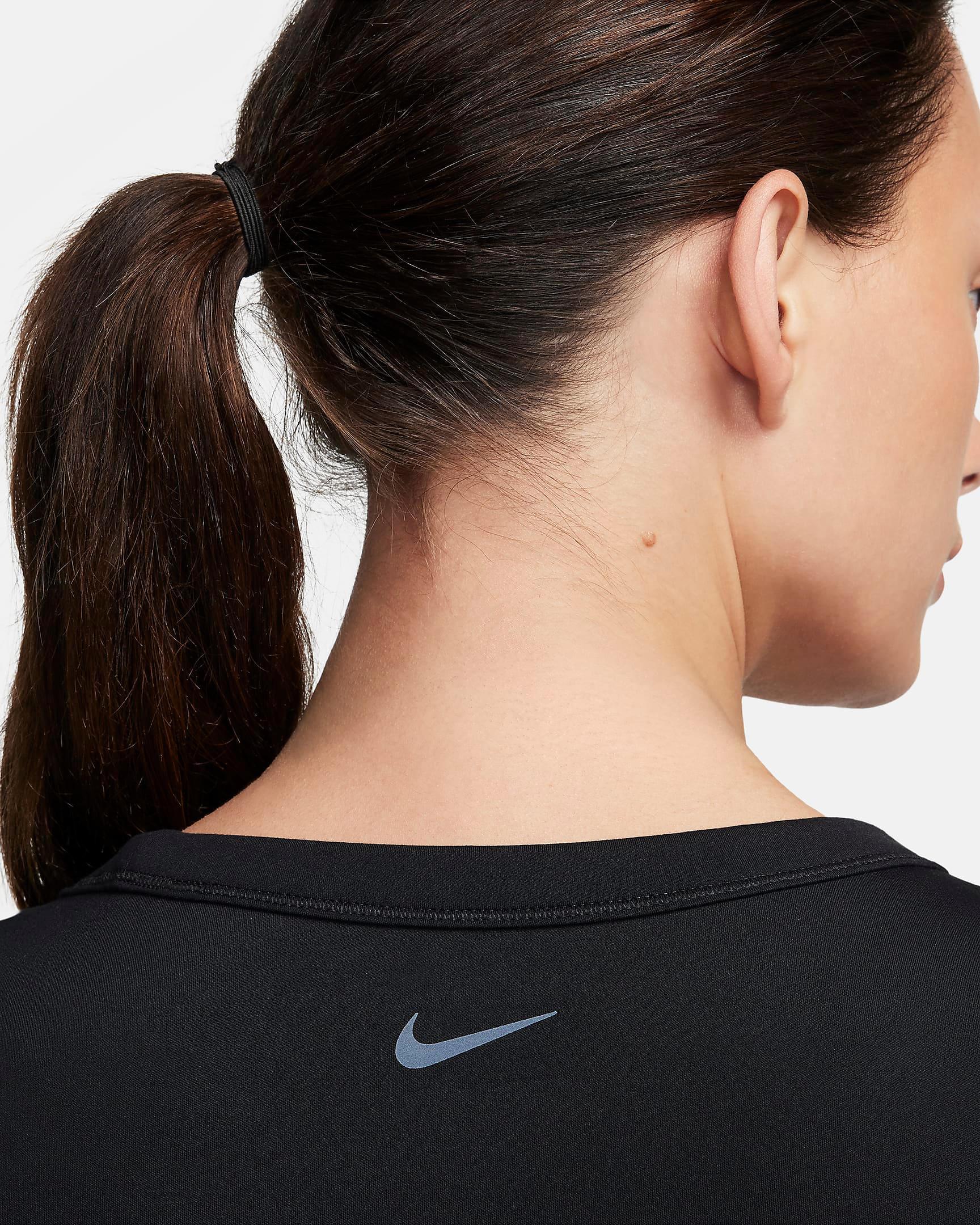 W NK ONE FITTED DF SS TOP - BEYAZ