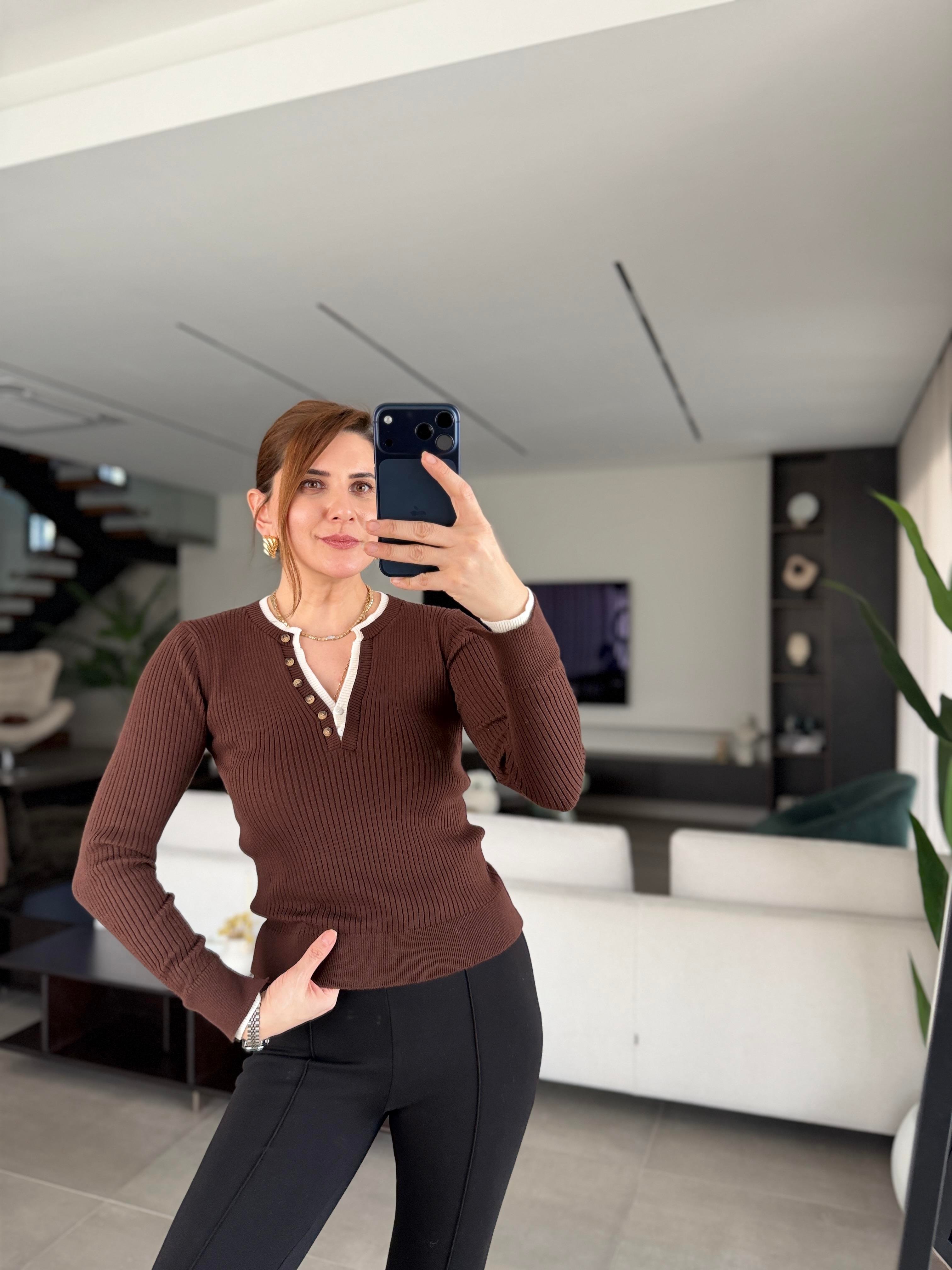 Acı Kahve Çift Yaka Garnili Düğmeli Triko