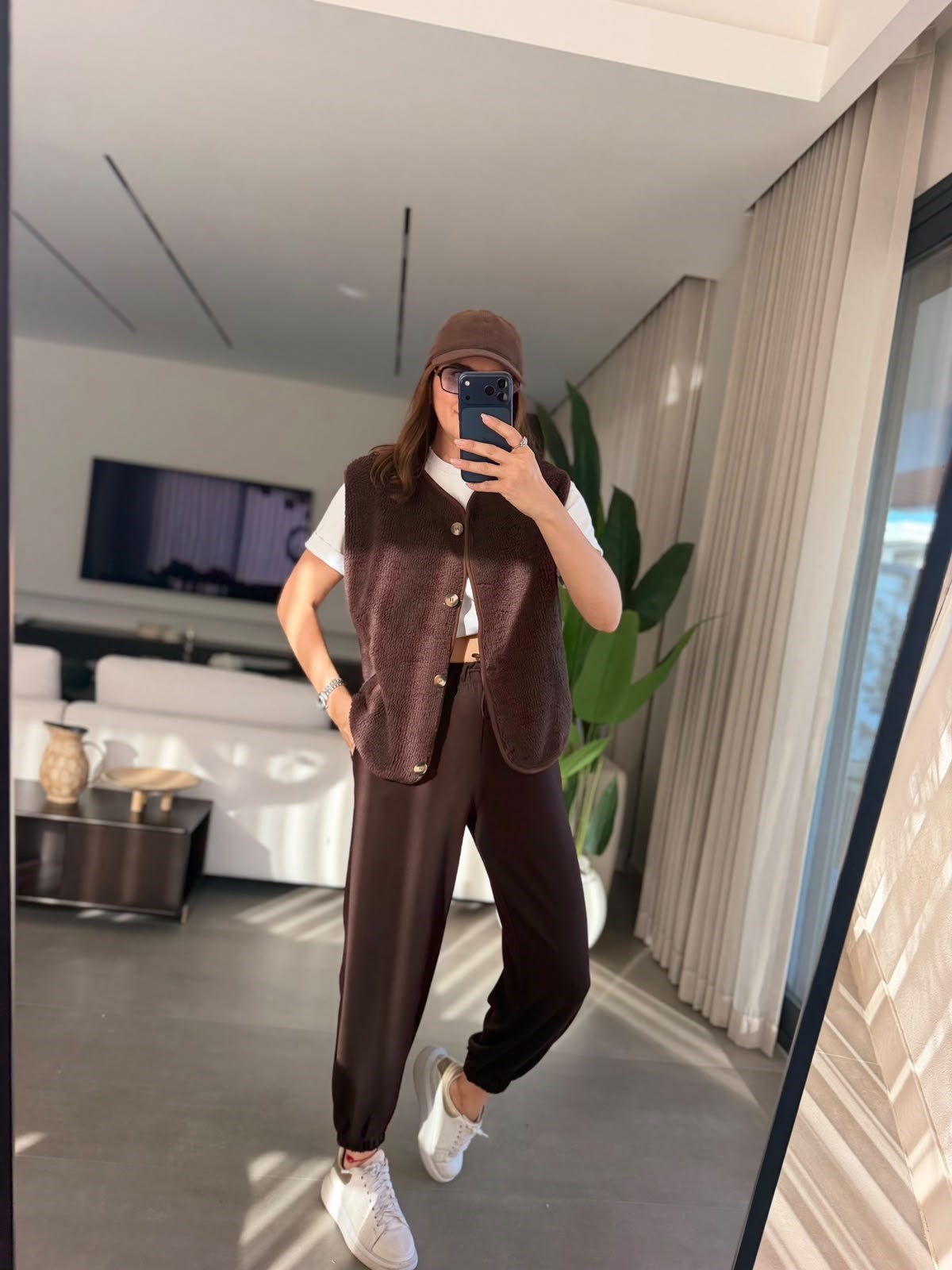 Acı Kahve Düğmeli Peluş Yelek