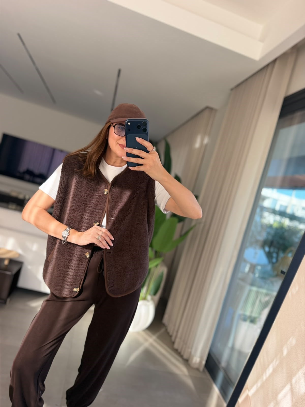Acı Kahve Düğmeli Peluş Yelek