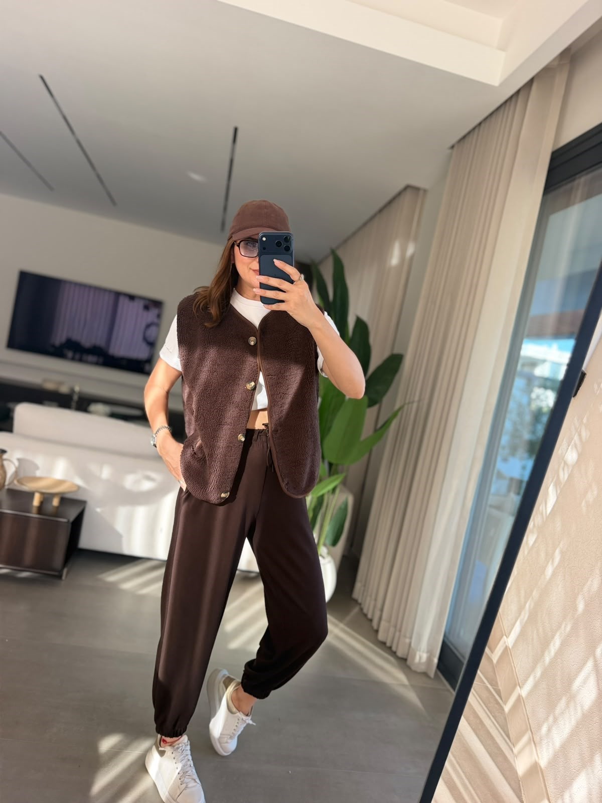 Acı Kahve Düğmeli Peluş Yelek