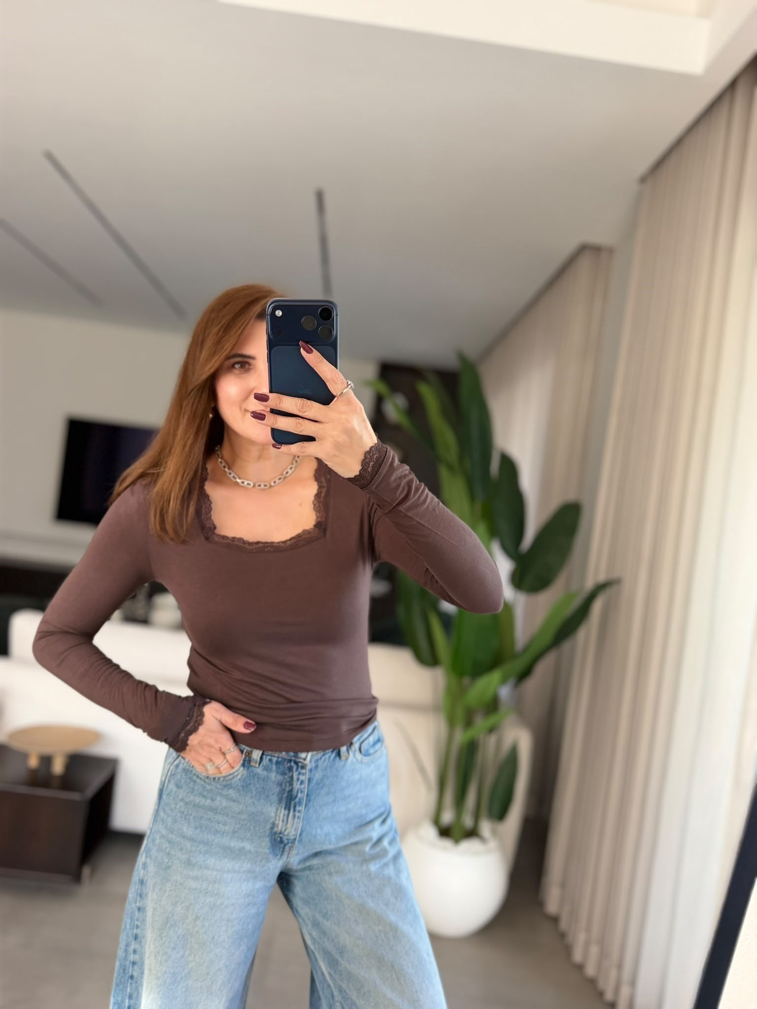 Acı Kahve Kare Yaka Dantel Bluz