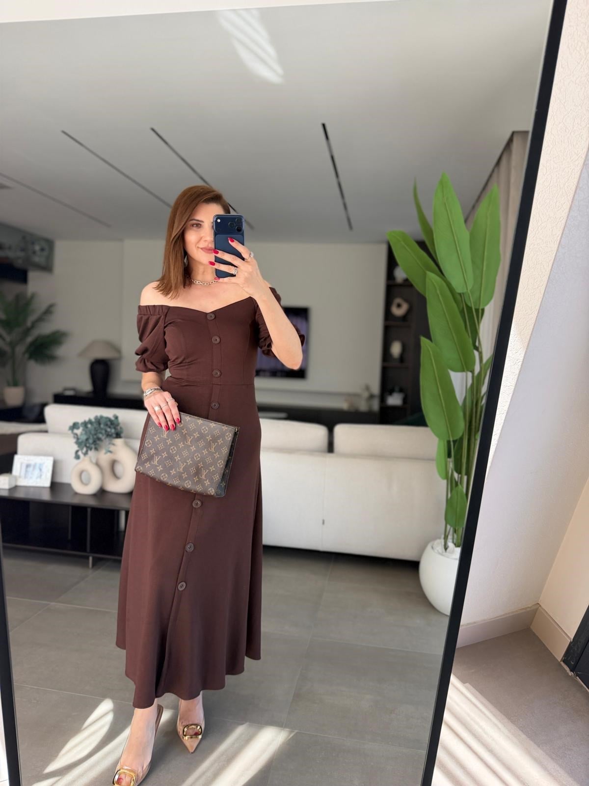 Acı Kahve Kolları Fırfırlı Önü Düğmeli Kayık Yaka Elbise