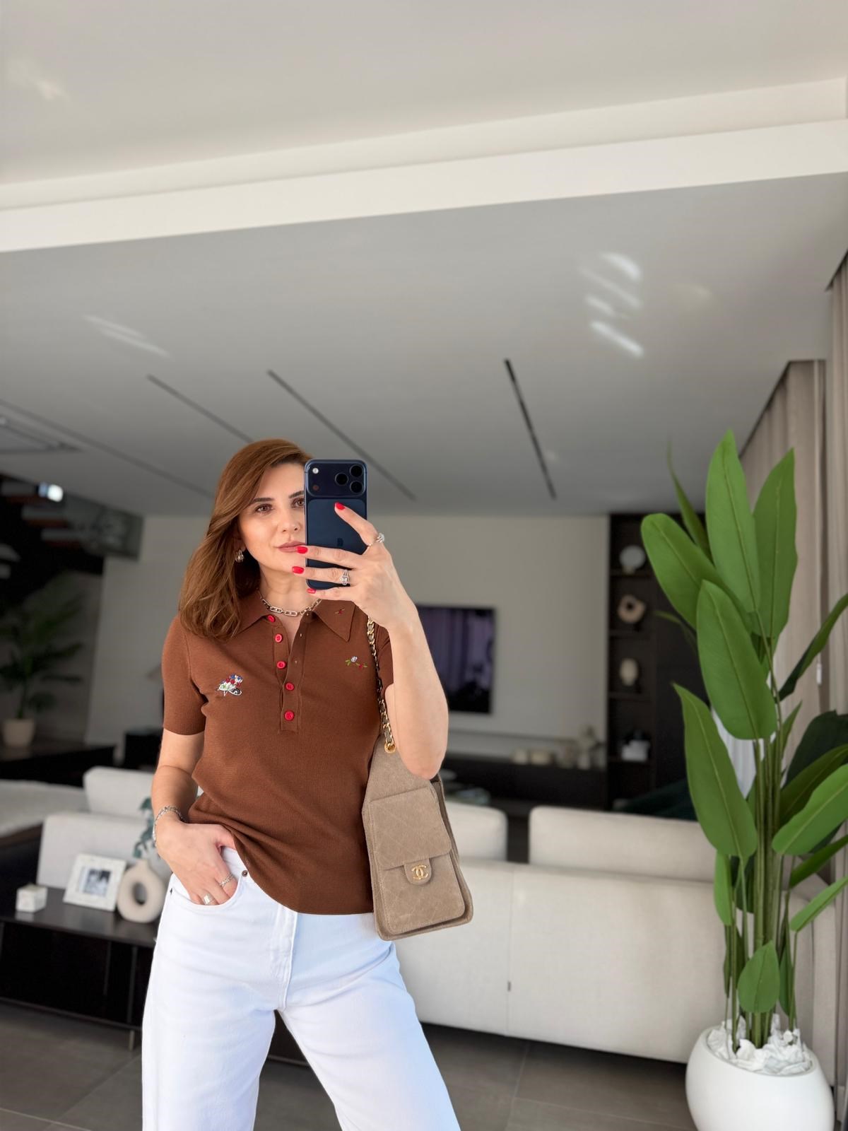 Acı Kahve Nakış Detaylı Düğmeli Bluz