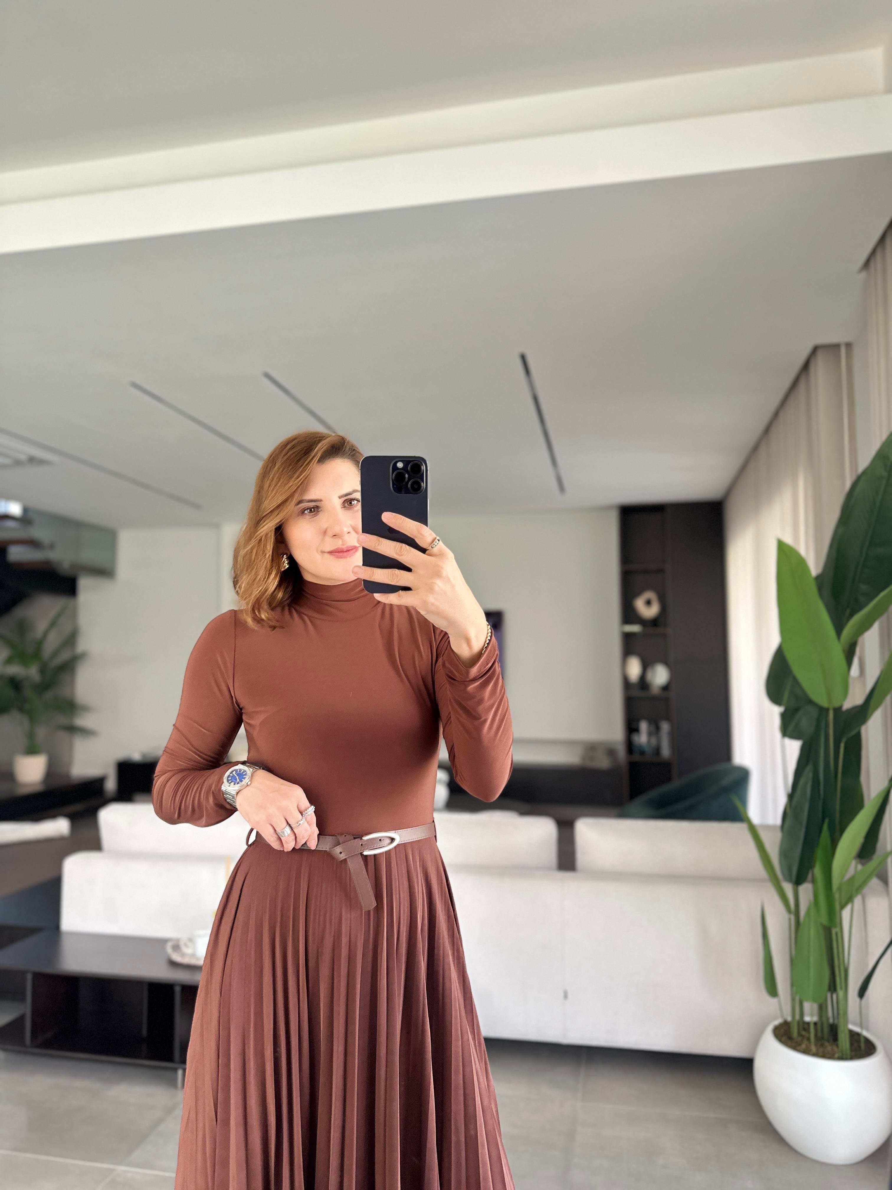 Acı Kahve Sandy Kemer Detaylı Piliseli Elbise
