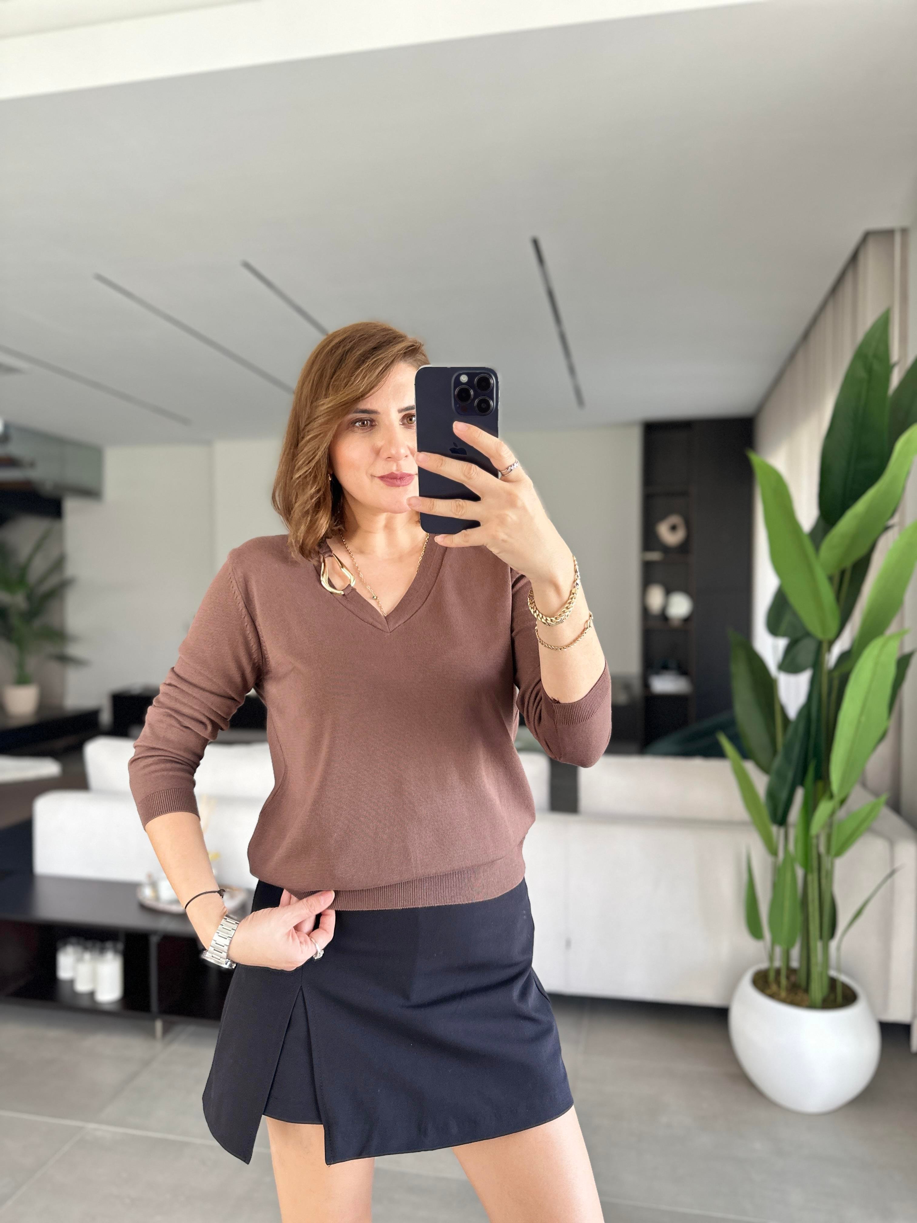 Acı Kahve V Yaka Toka Detaylı Bluz