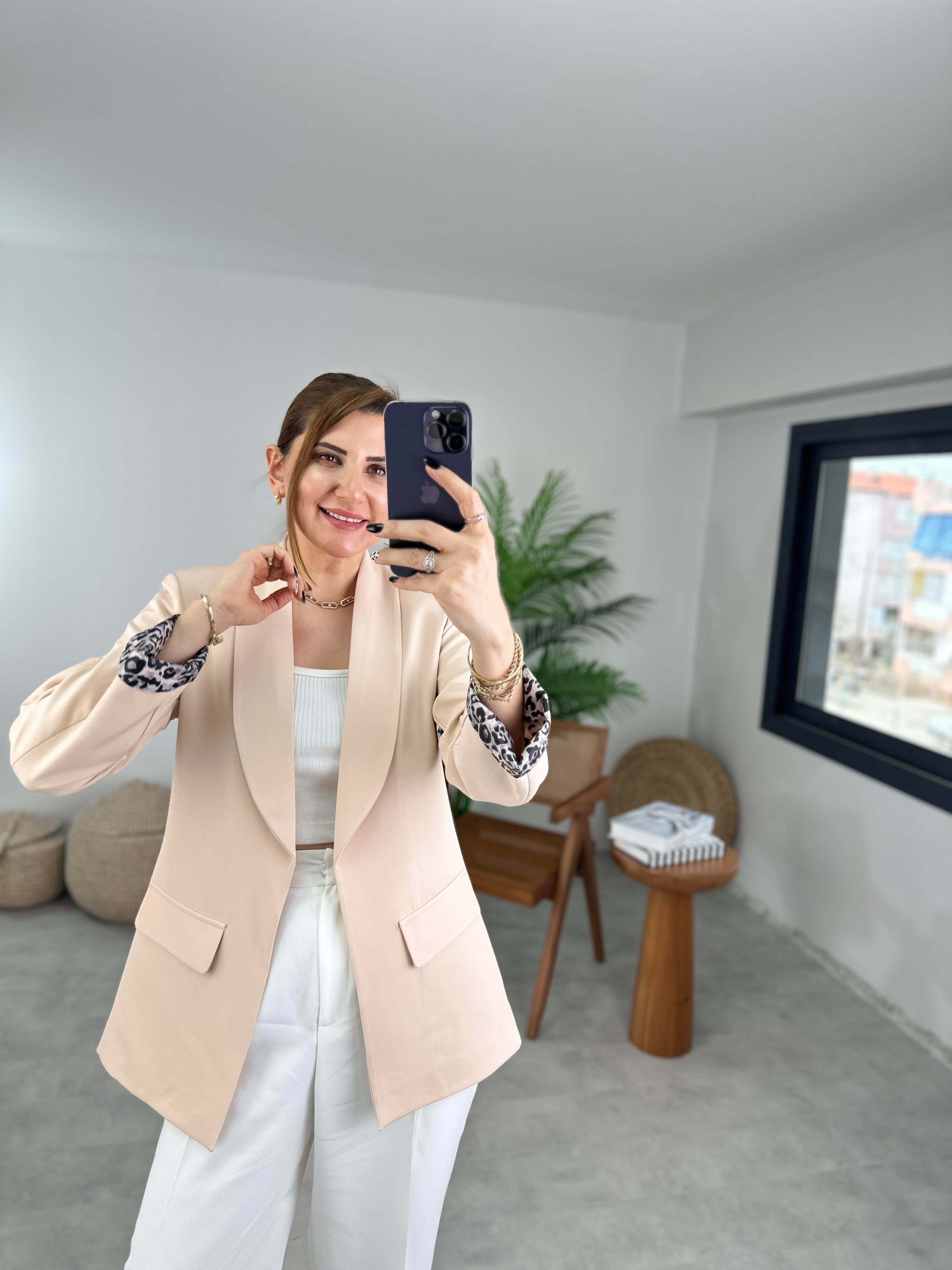 Bej Büyük Beden İçi Leopar Astarlı Blazer Ceket