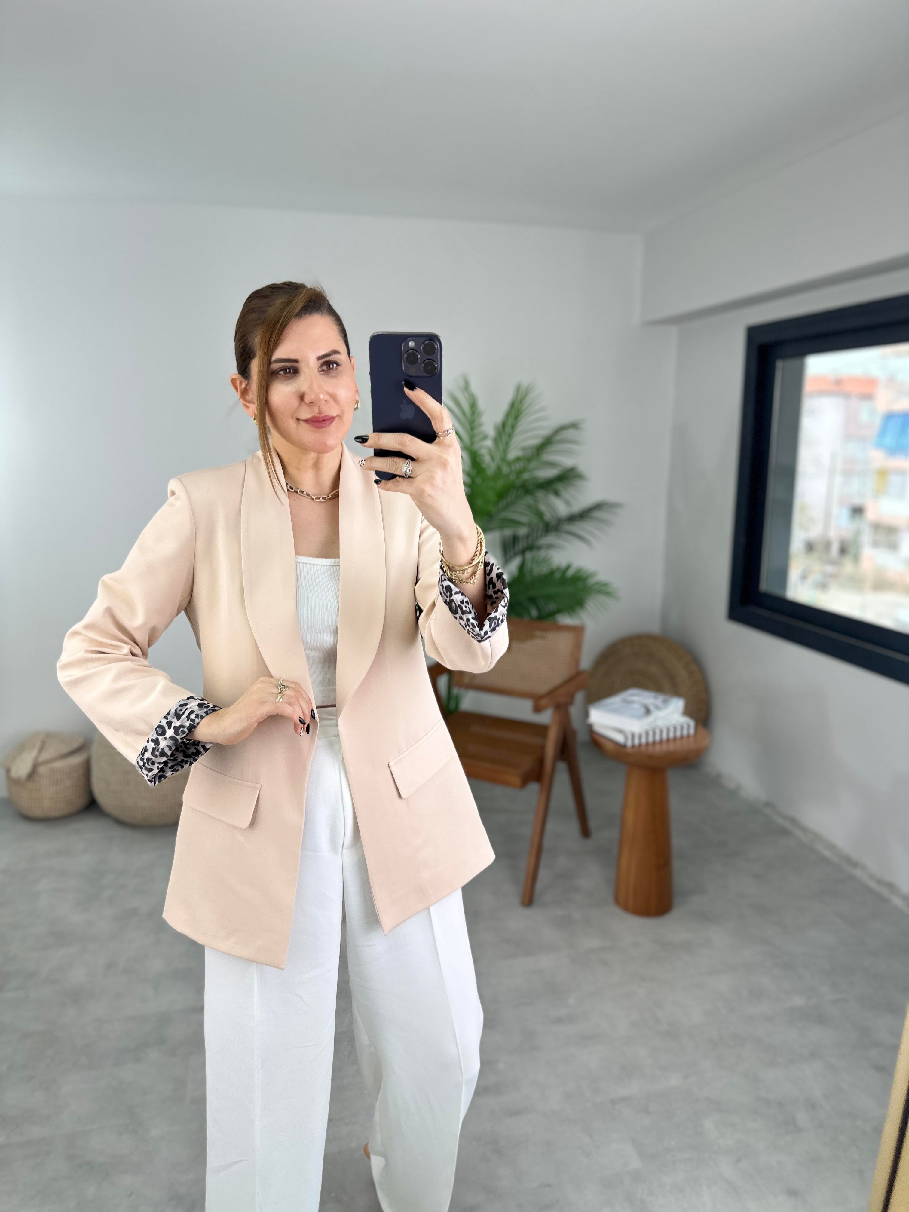 Bej Büyük Beden İçi Leopar Astarlı Blazer Ceket