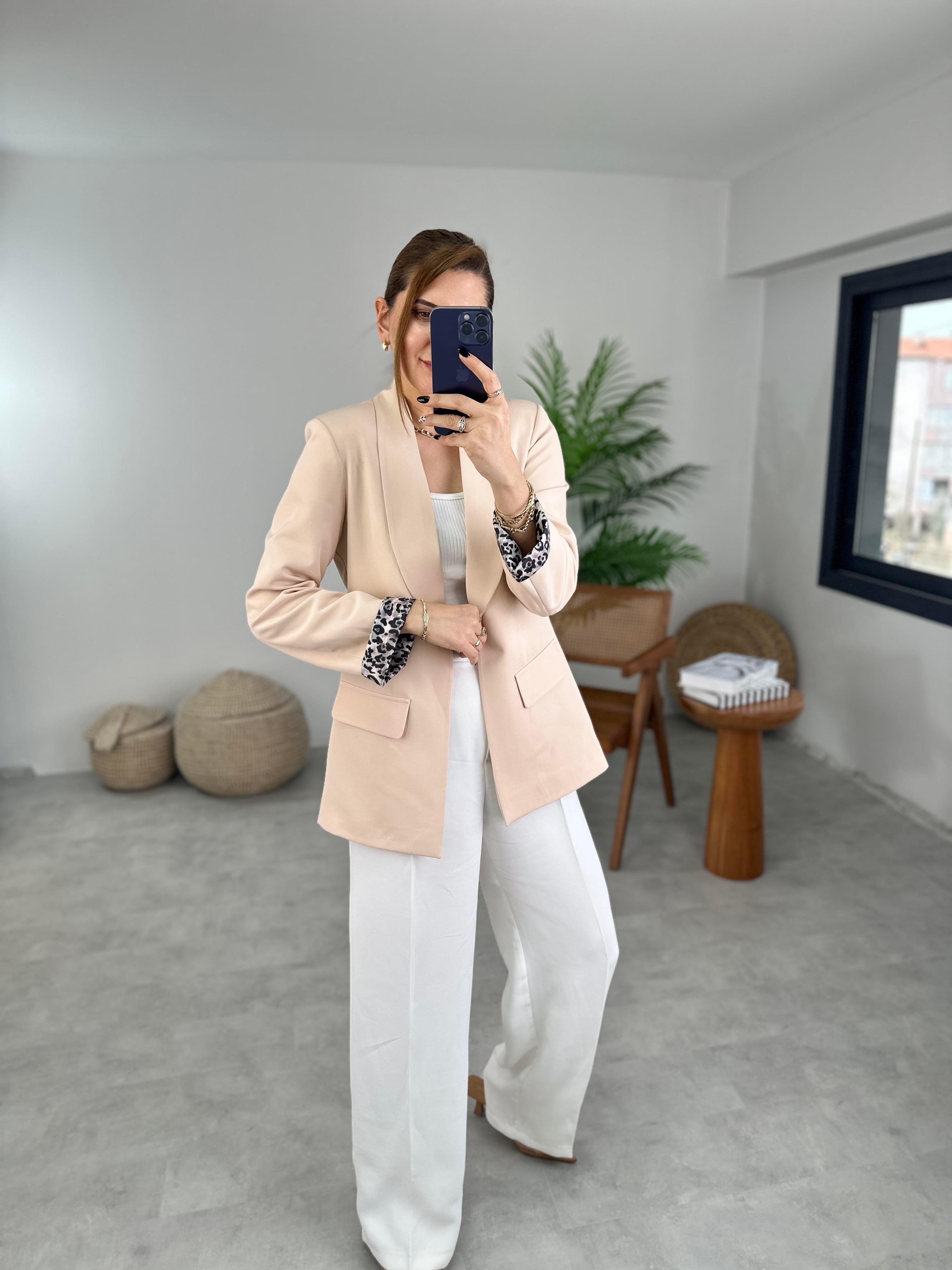 Bej Büyük Beden İçi Leopar Astarlı Blazer Ceket