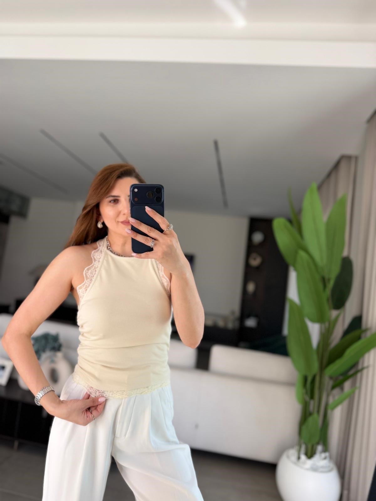 Bej Dantel Detay Sırt Dekolteli Bluz