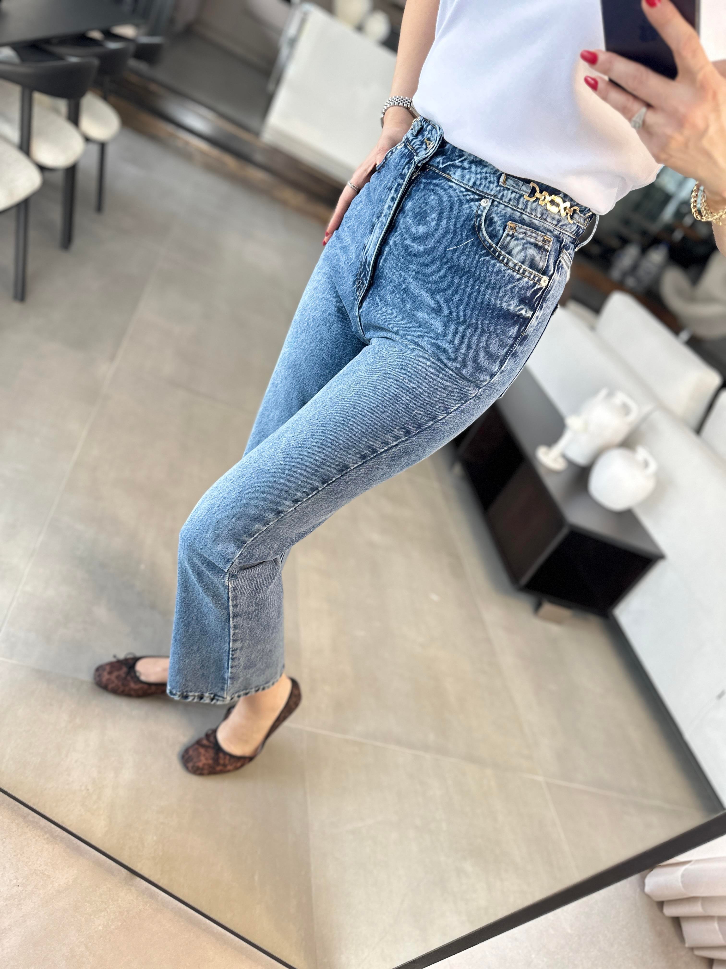 Bel Aksesuar Detaylı Jean