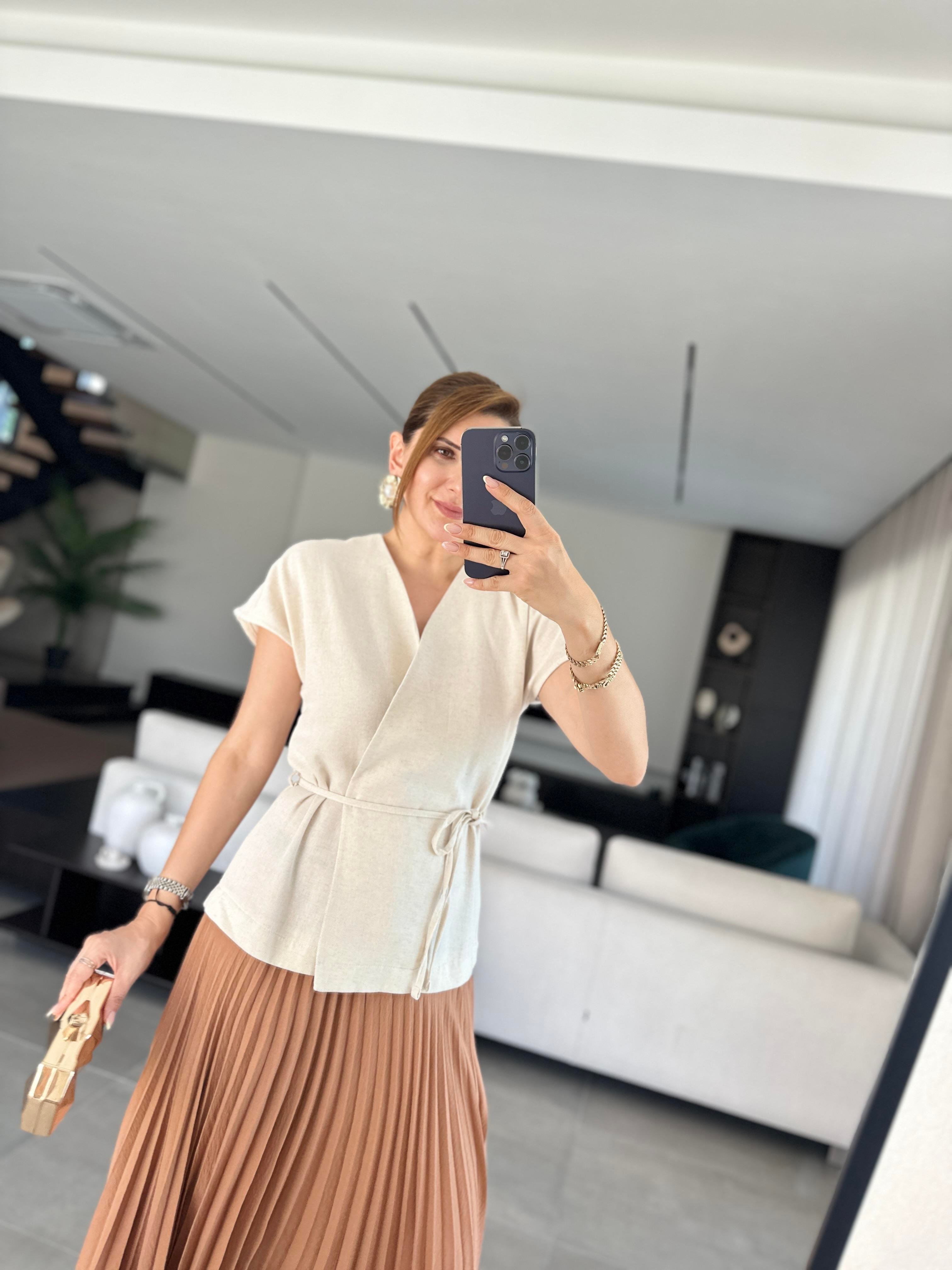 Bel Detaylı Pileli Uzun Elbise