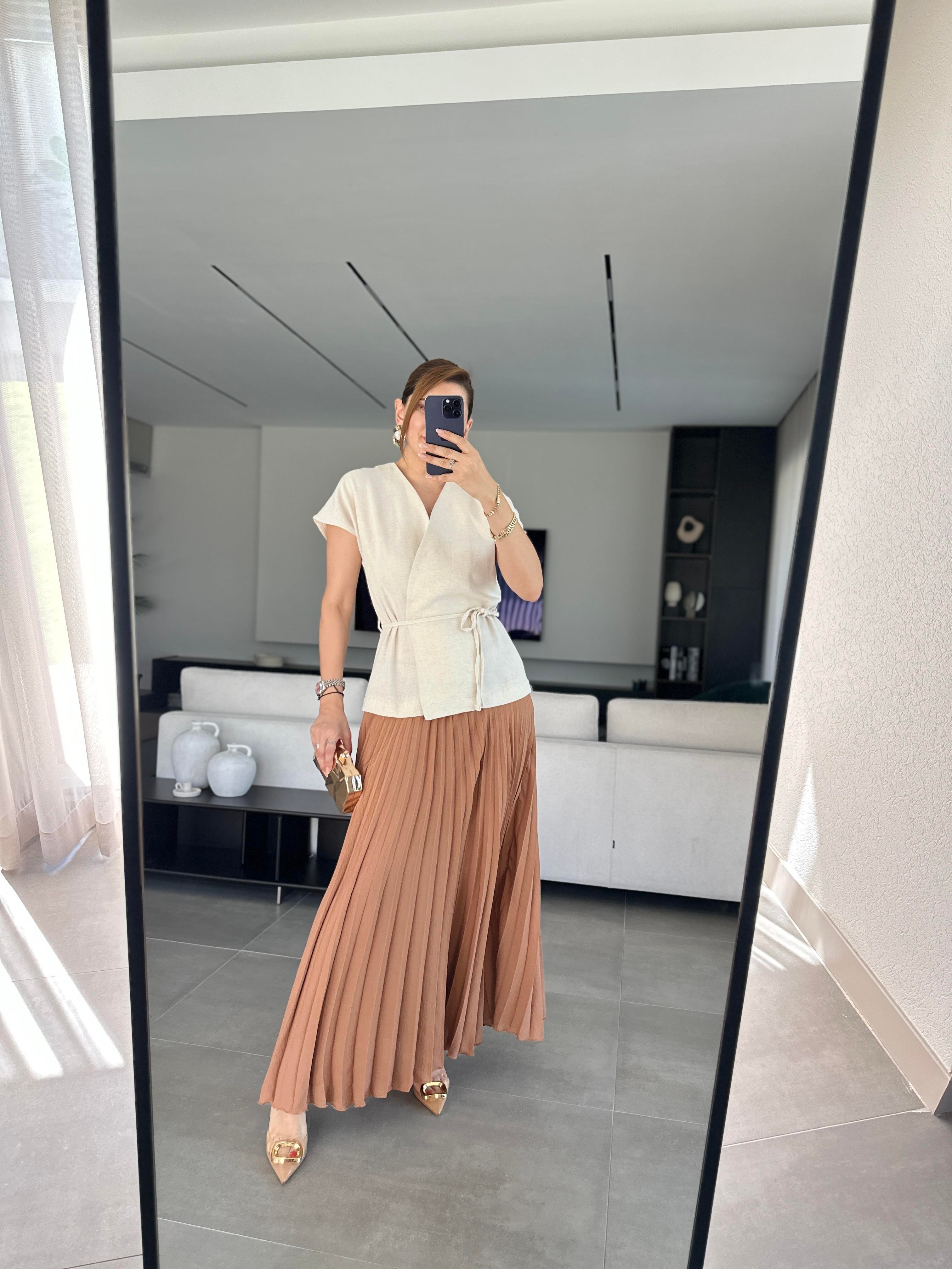 Bel Detaylı Pileli Uzun Elbise