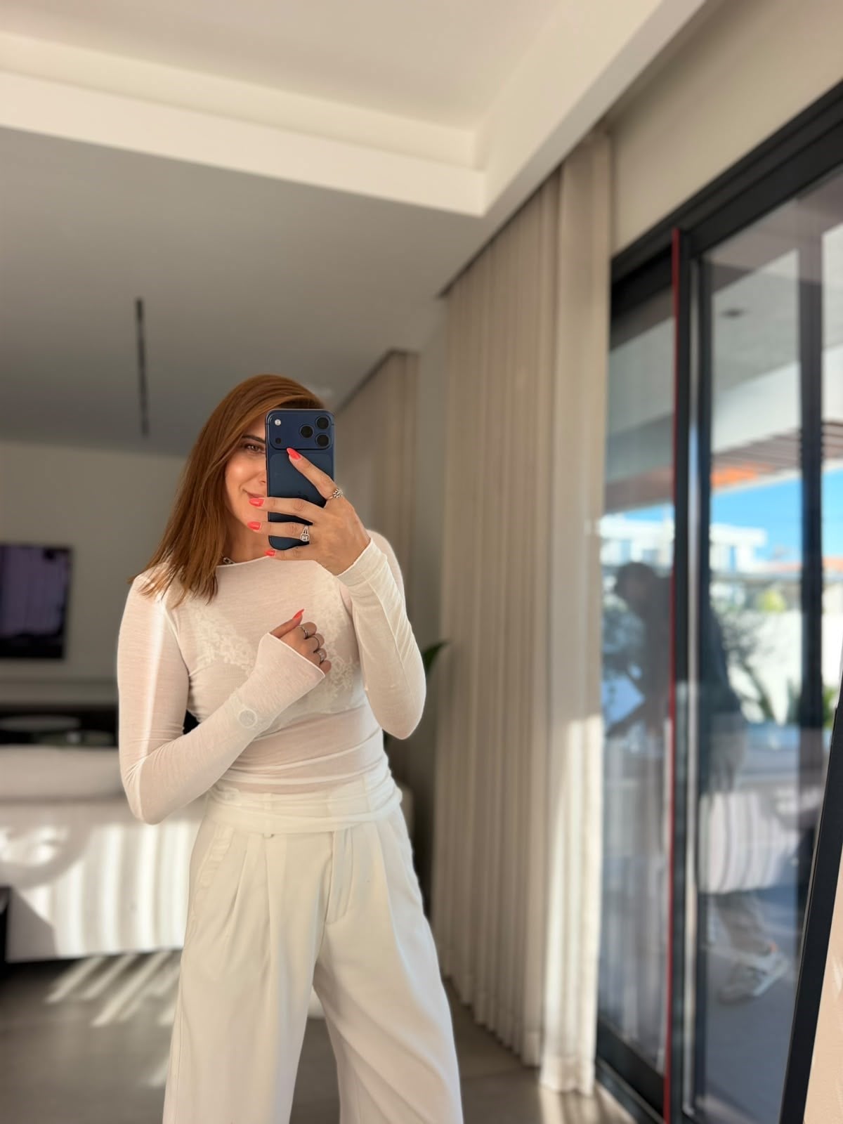 Beyaz Açık Yaka Uzun Kol Bluz