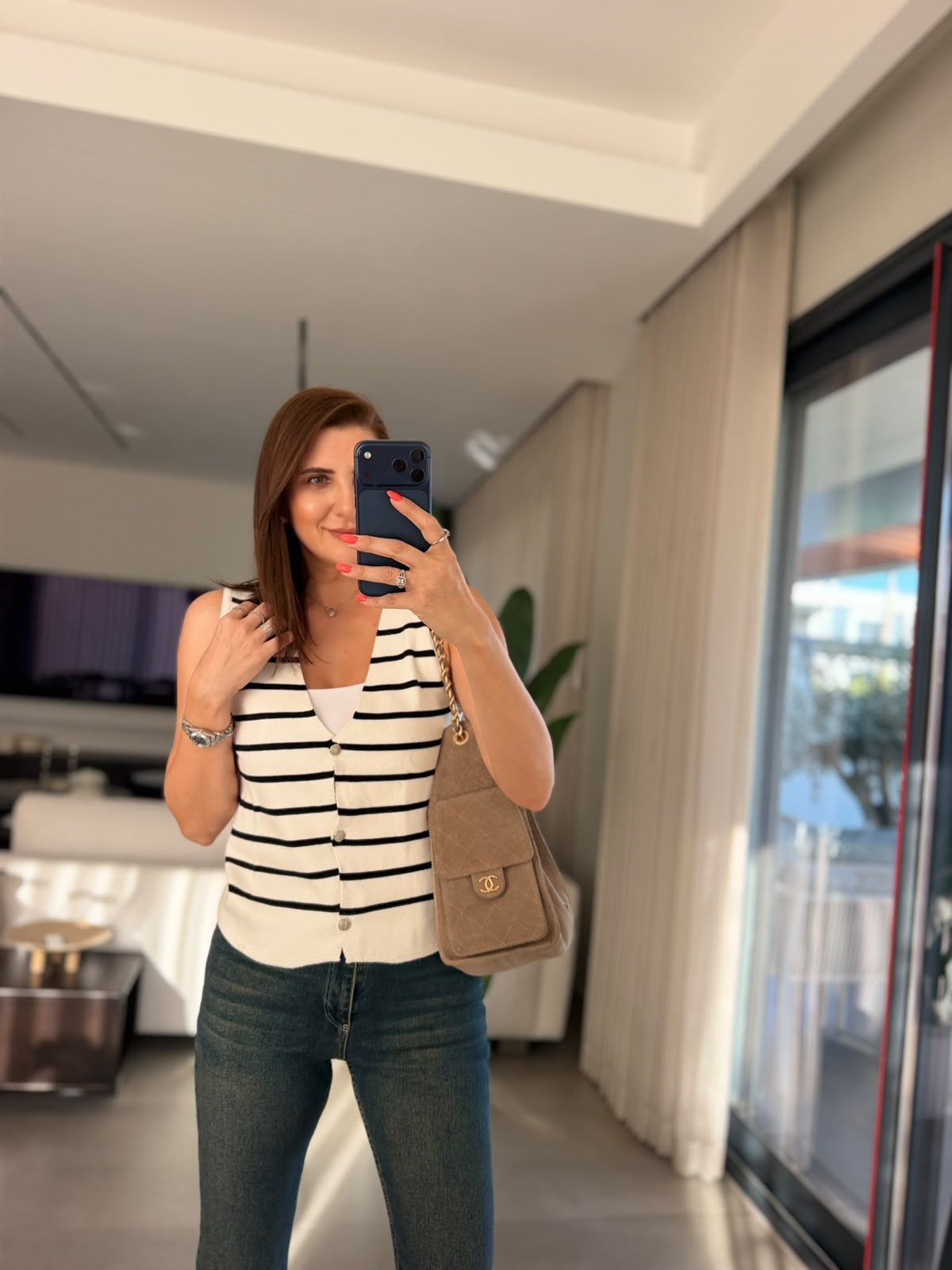 Beyaz Düğme Detaylı Çizgili Triko Yelek