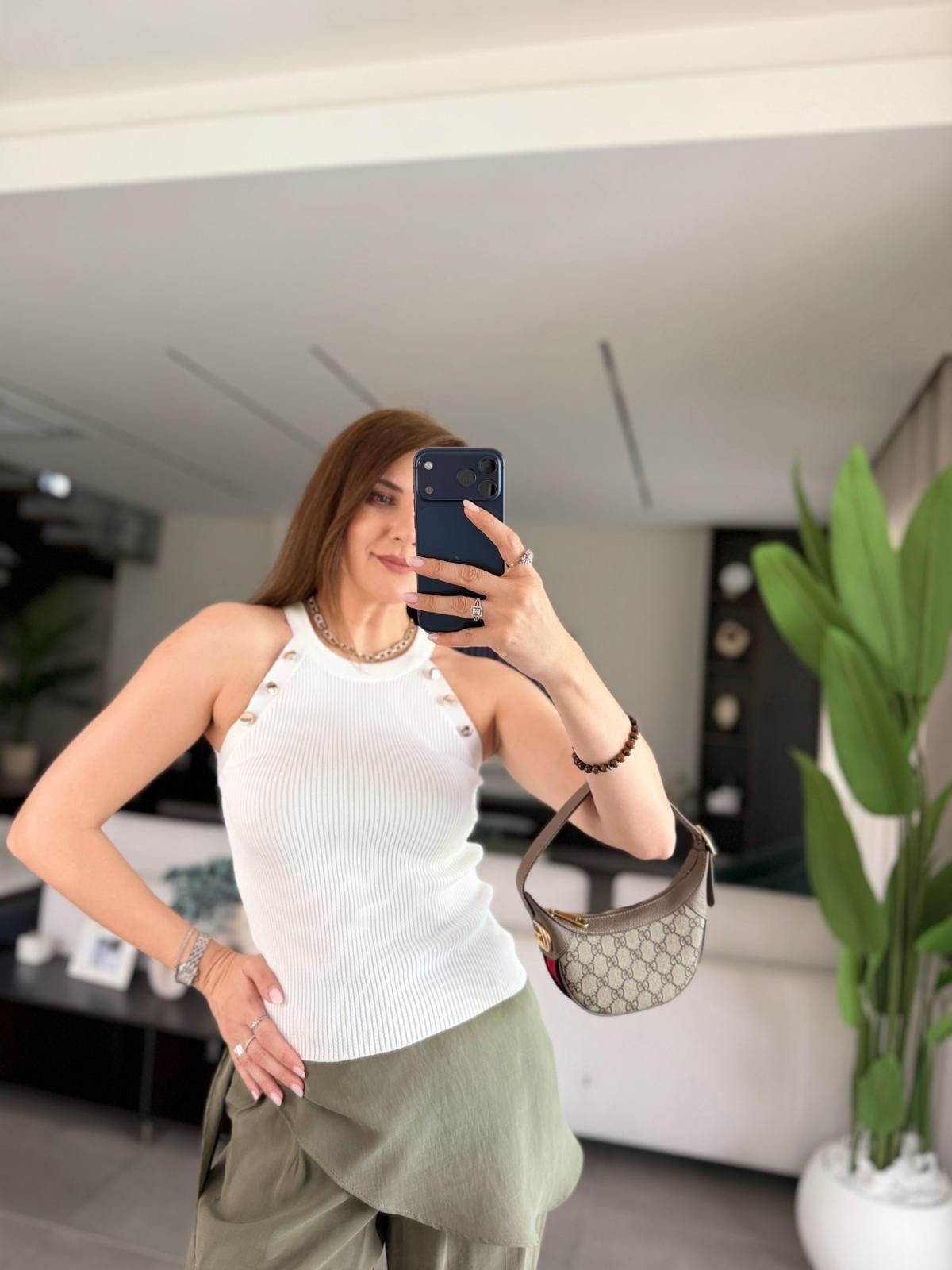 Beyaz Düğme Detaylı Triko Atlet