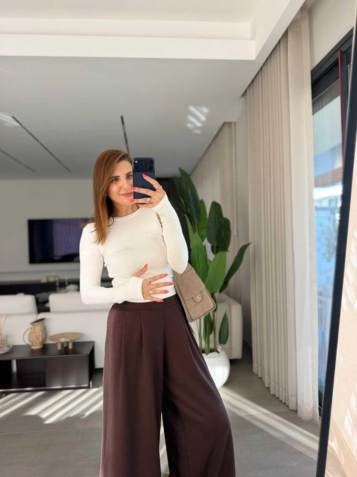 Beyaz Elan Parmak Geçmeli Uzun Kollu Bluz