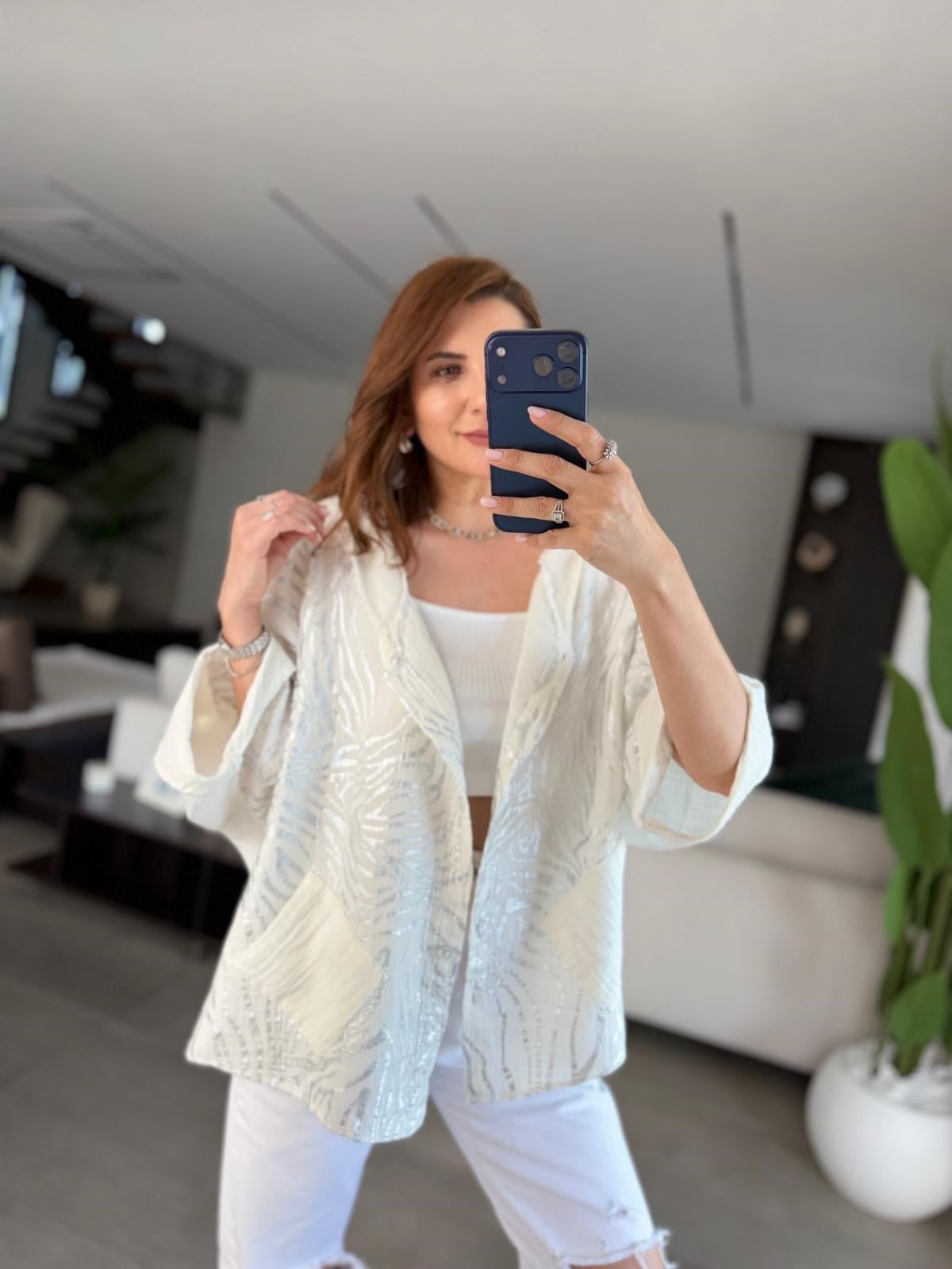 Beyaz Gümüş Baskılı Kapşonlu Ceket