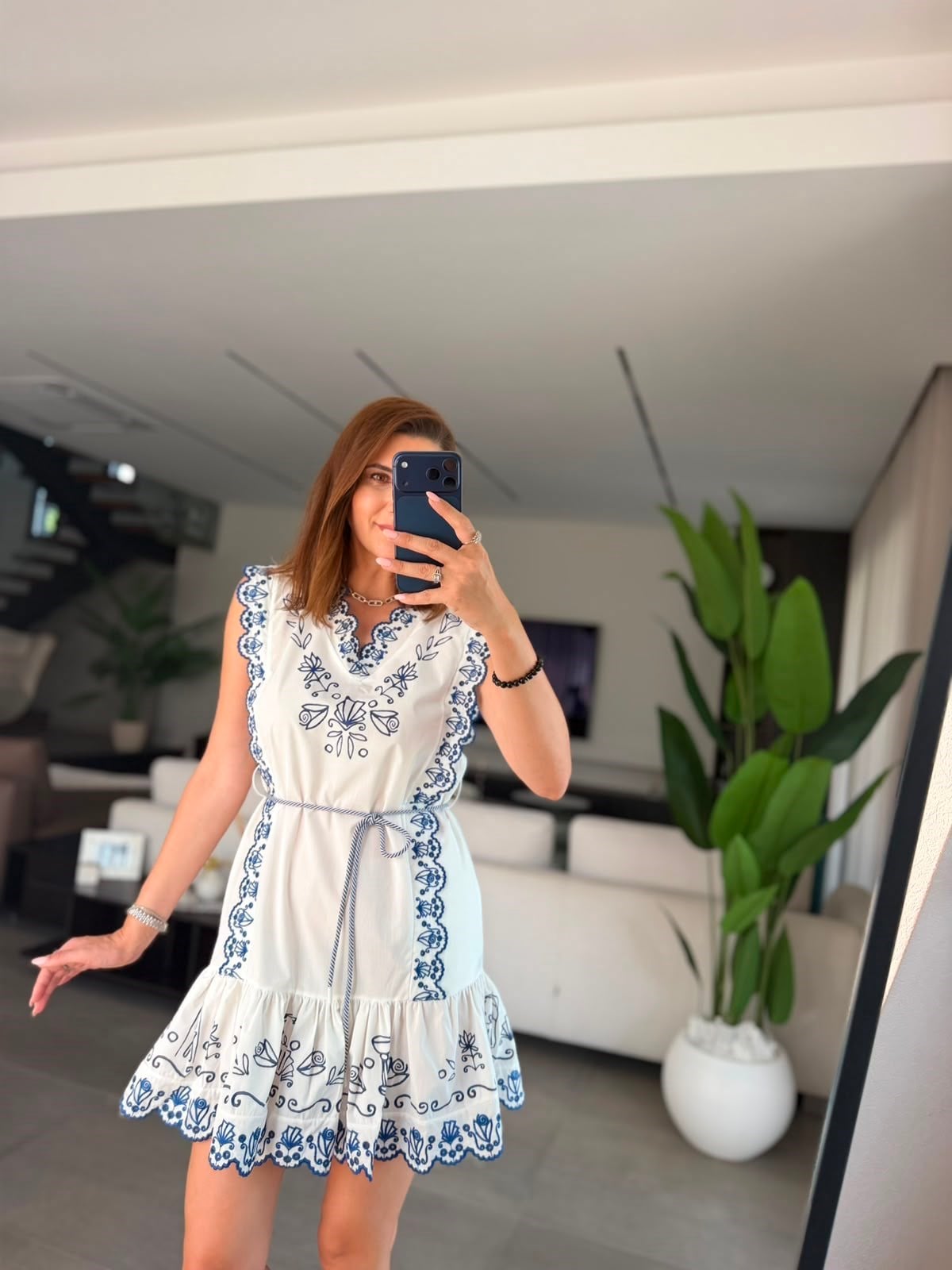 Beyaz Mercan Nakışlı Elbise