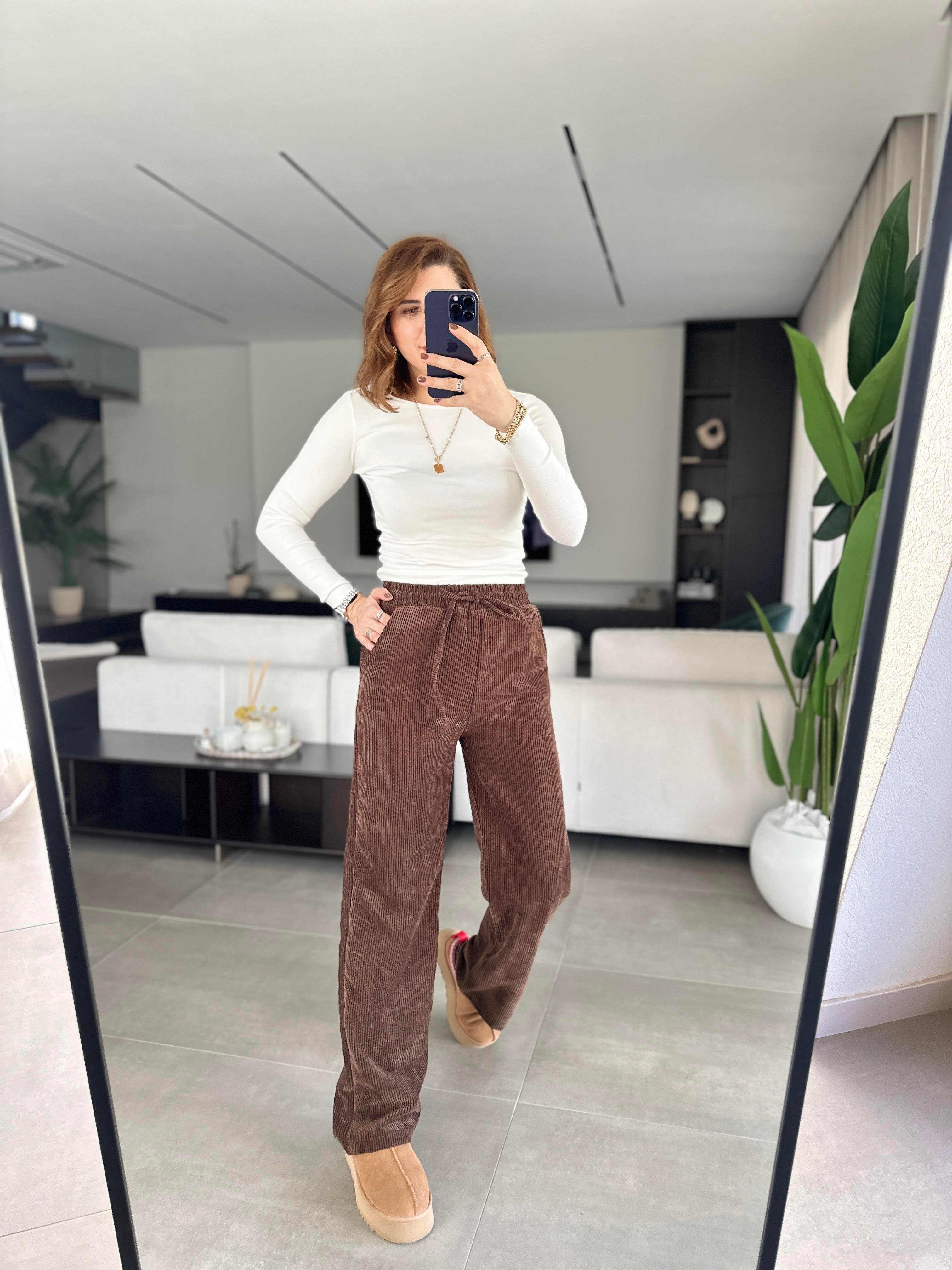 Beyaz Omuz Dikiş Detaylı Bluz