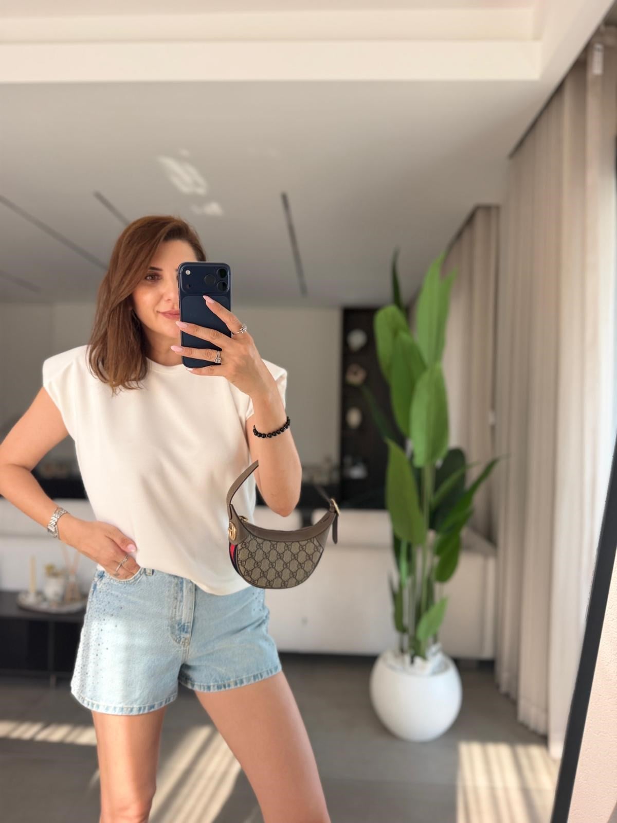 Beyaz  Omuz Vatkalı Tshırt