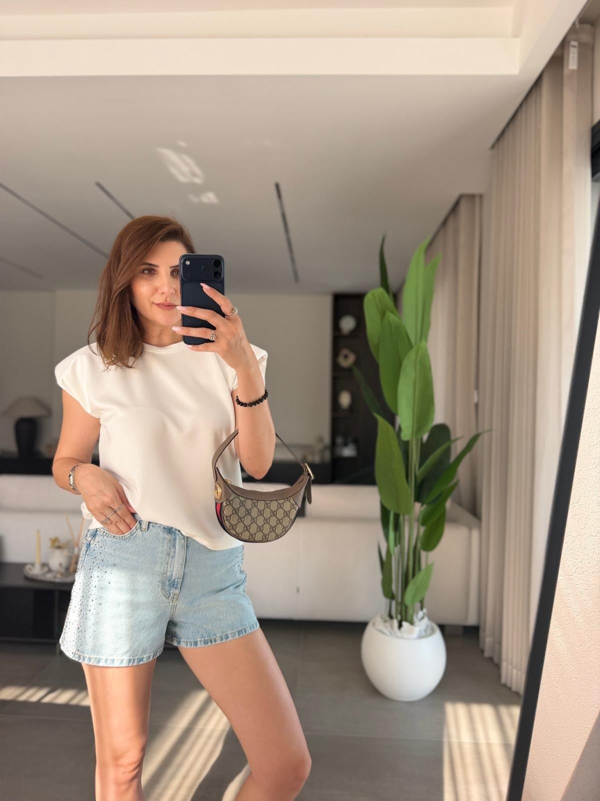 Beyaz  Omuz Vatkalı Tshırt