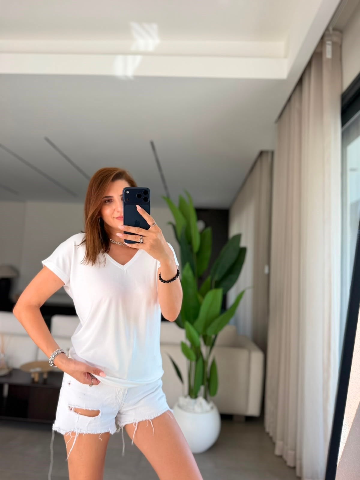 Beyaz Ön Ve Arka V Yaka Basic T-shirt