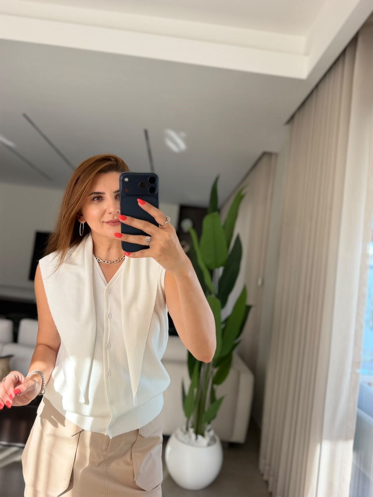 Beyaz Şal Detaylı Önü Düğmeli Bluz