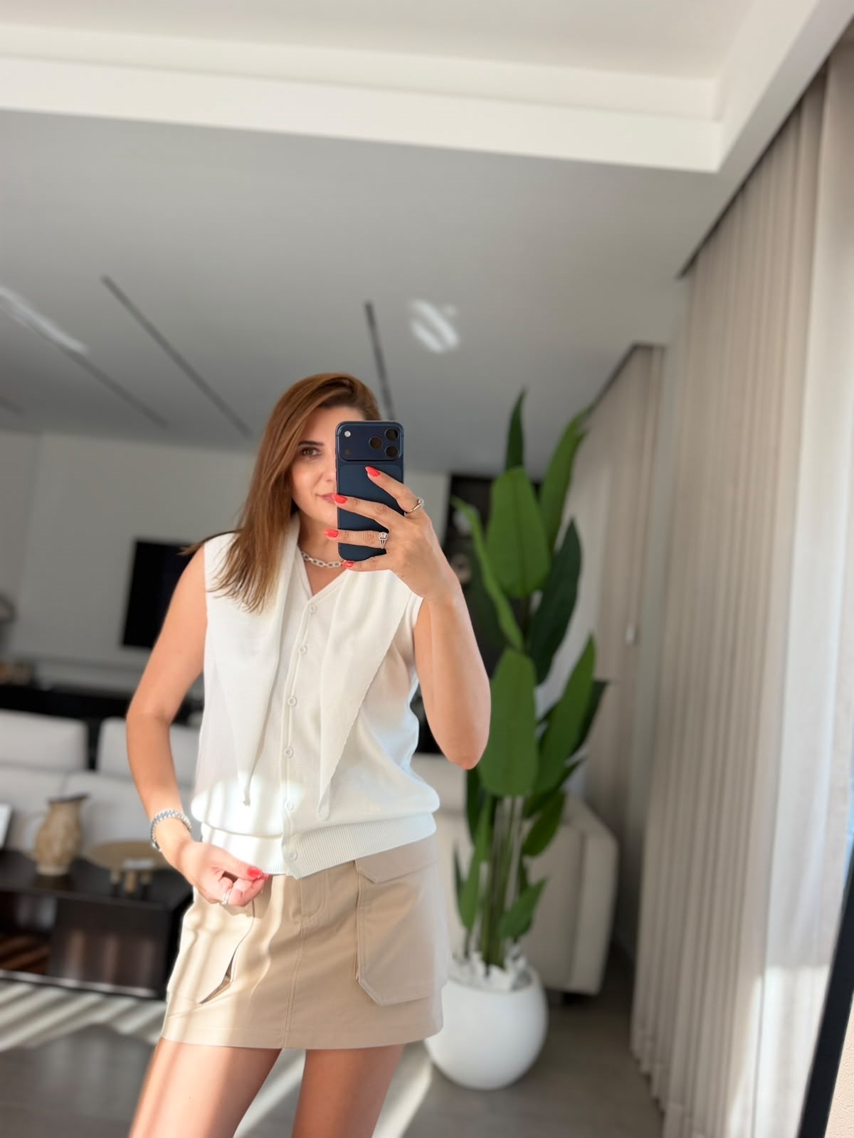 Beyaz Şal Detaylı Önü Düğmeli Bluz