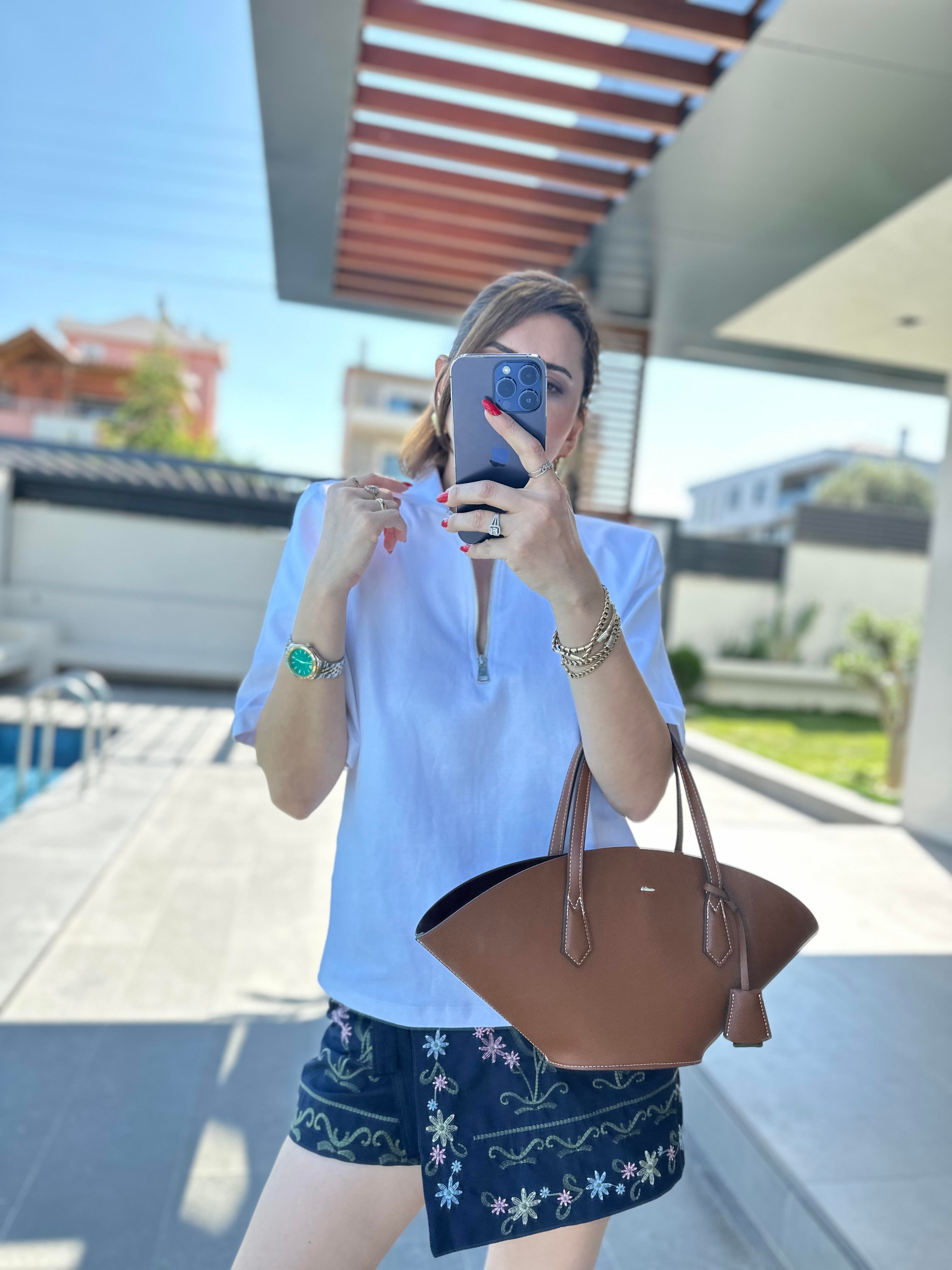 Beyaz Vatkalı Yarım Fermuarlı T-shirt