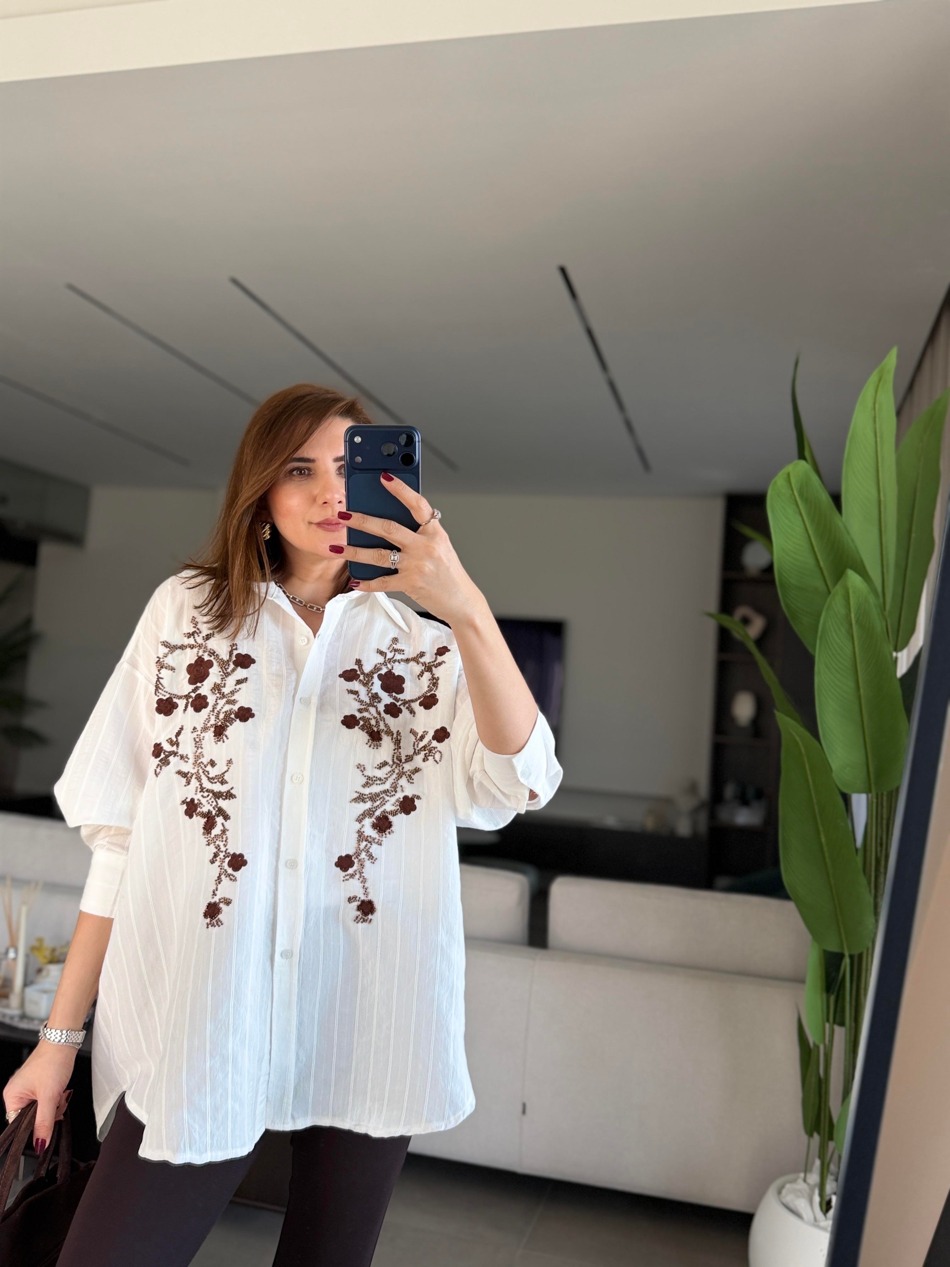 Boncuk Ve Nakış İşlemeli Gömlek