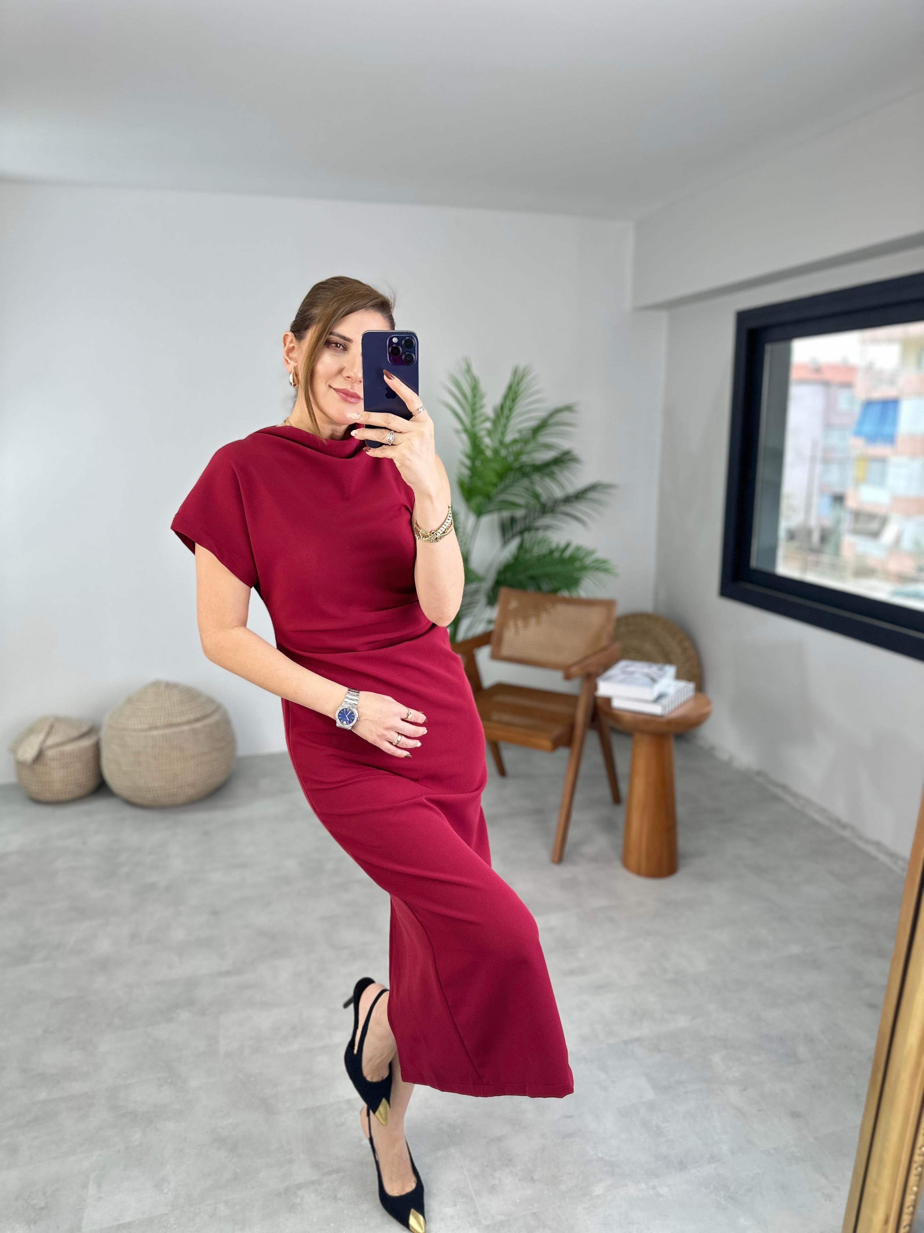 Bordo Yan Drape Detaylı Arkası Yırtmaçlı Elbise