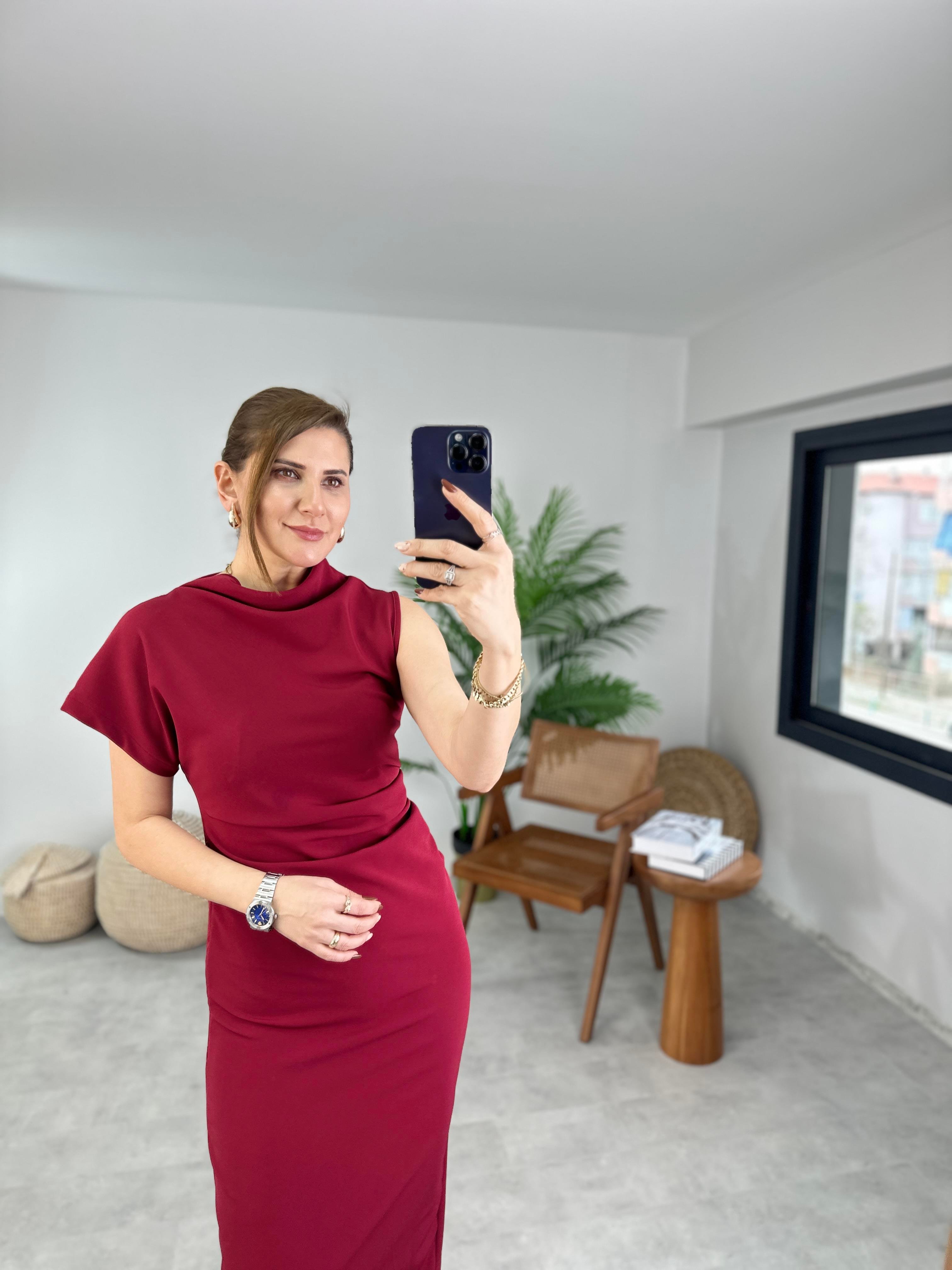 Bordo Yan Drape Detaylı Arkası Yırtmaçlı Elbise