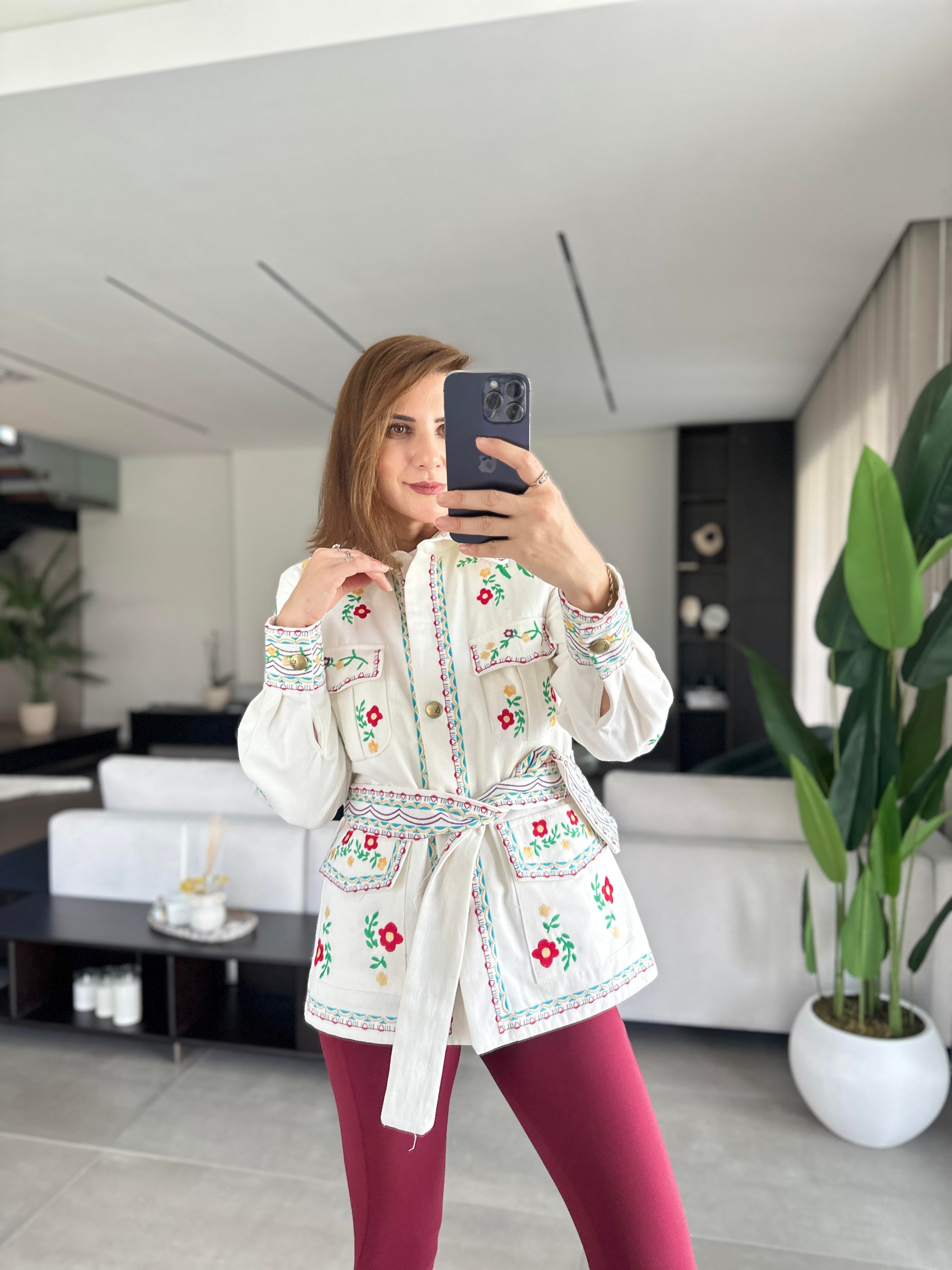 Çiçek Nakışlı Gabardin Ceket