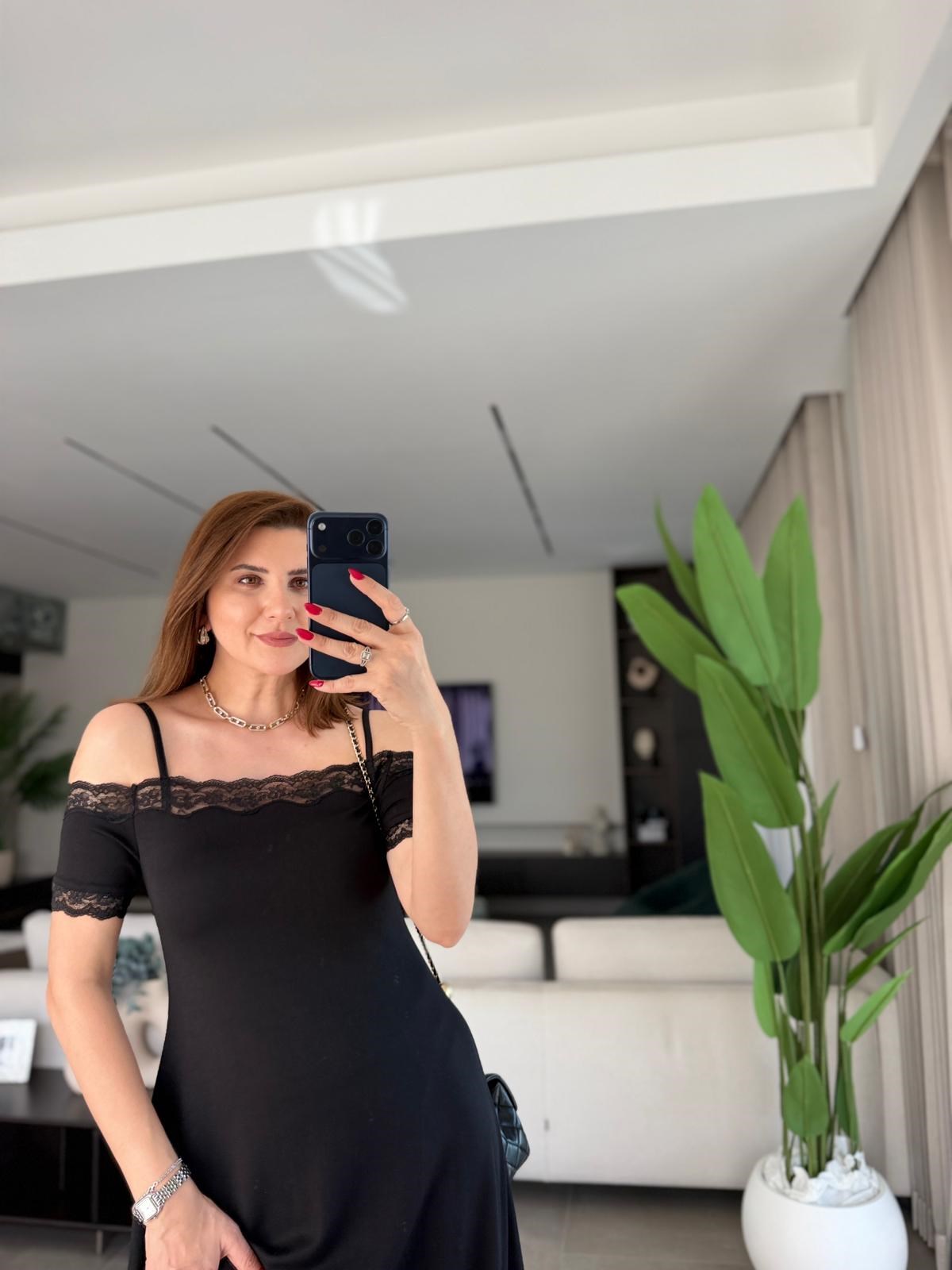 Dantel Detay Madonna Yaka Elbise