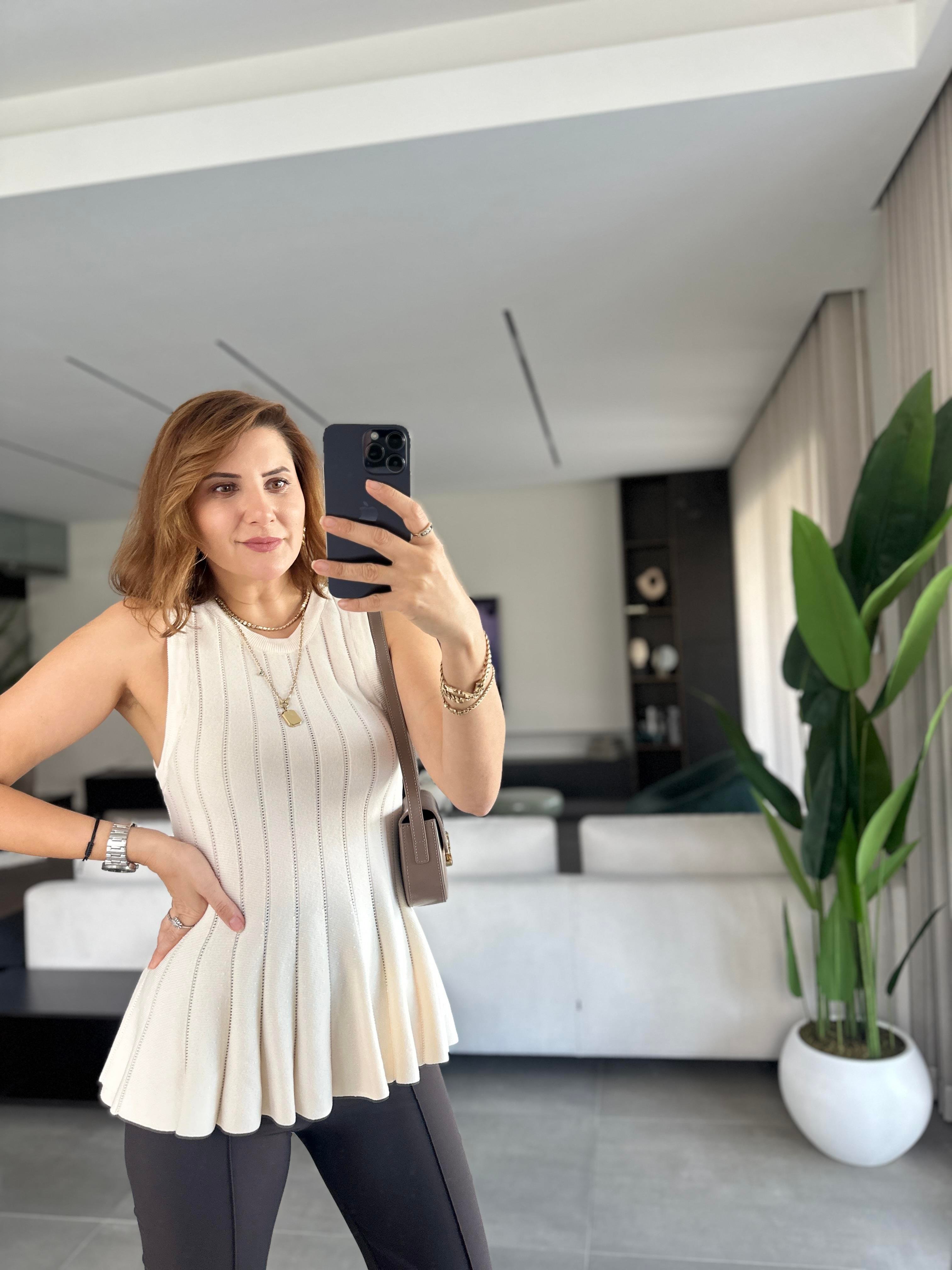 Ekru Belden Oturtmalı Volanlı Bluz
