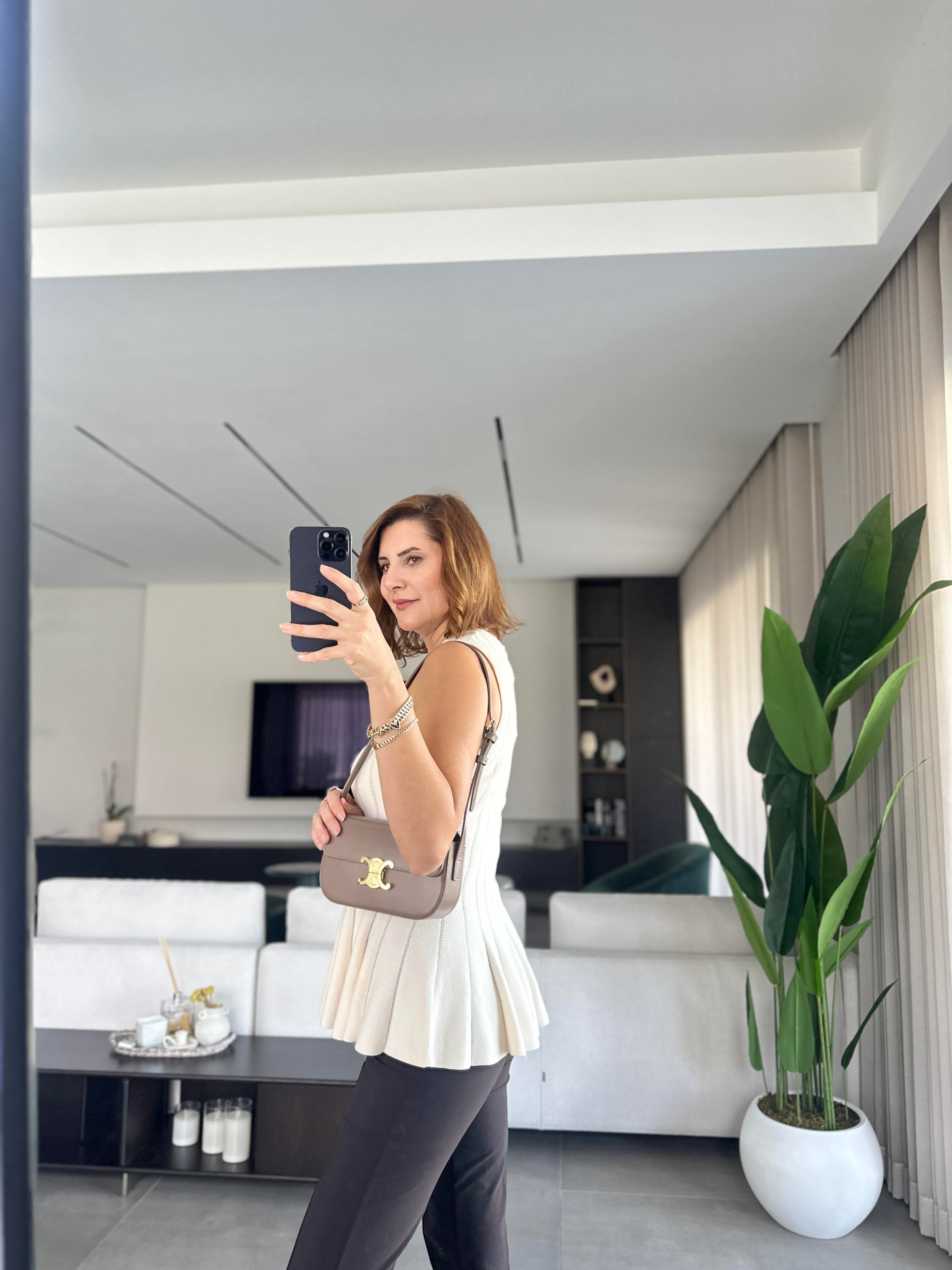 Ekru Belden Oturtmalı Volanlı Bluz