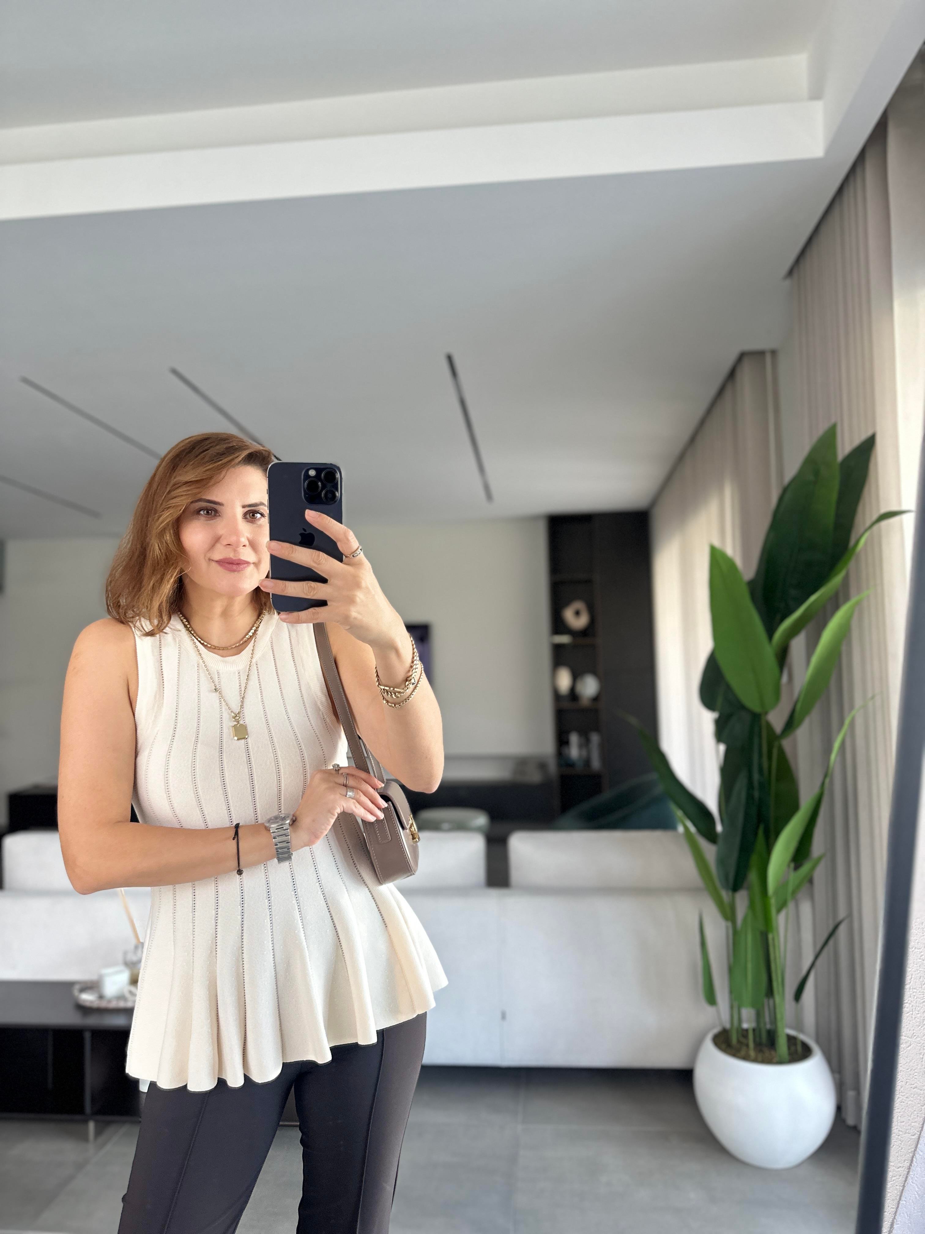 Ekru Belden Oturtmalı Volanlı Bluz