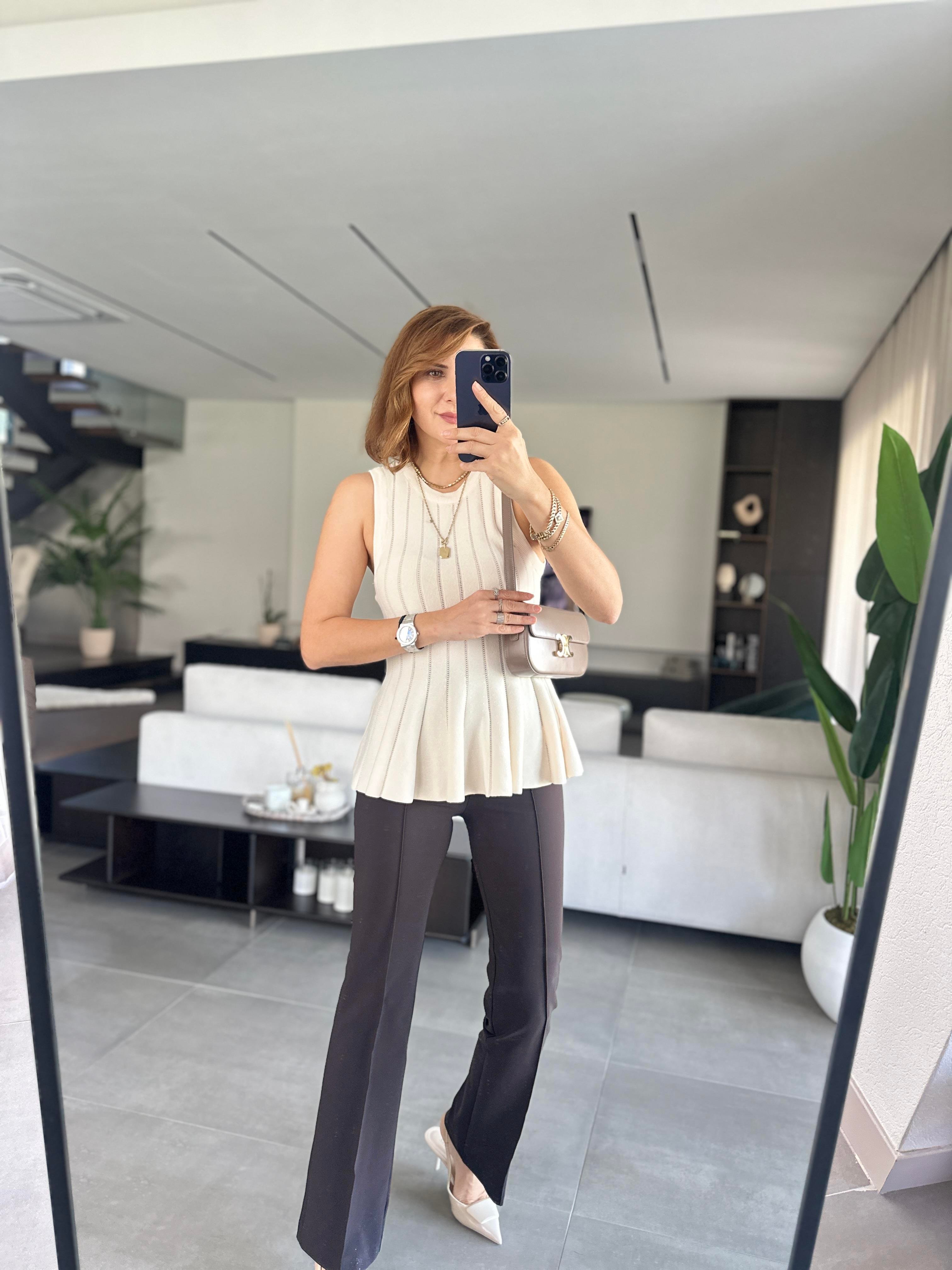 Ekru Belden Oturtmalı Volanlı Bluz