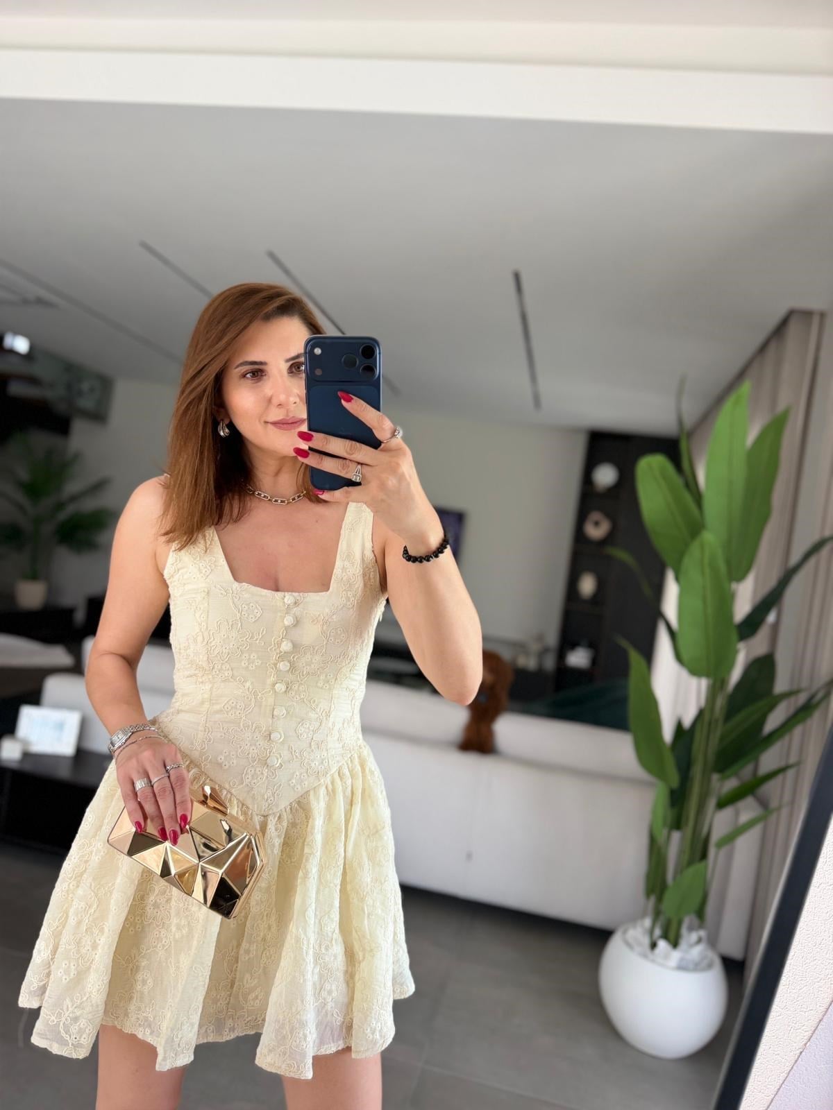 Ekru Güpürlü Arkası Düğme Detaylı Kısa Elbise